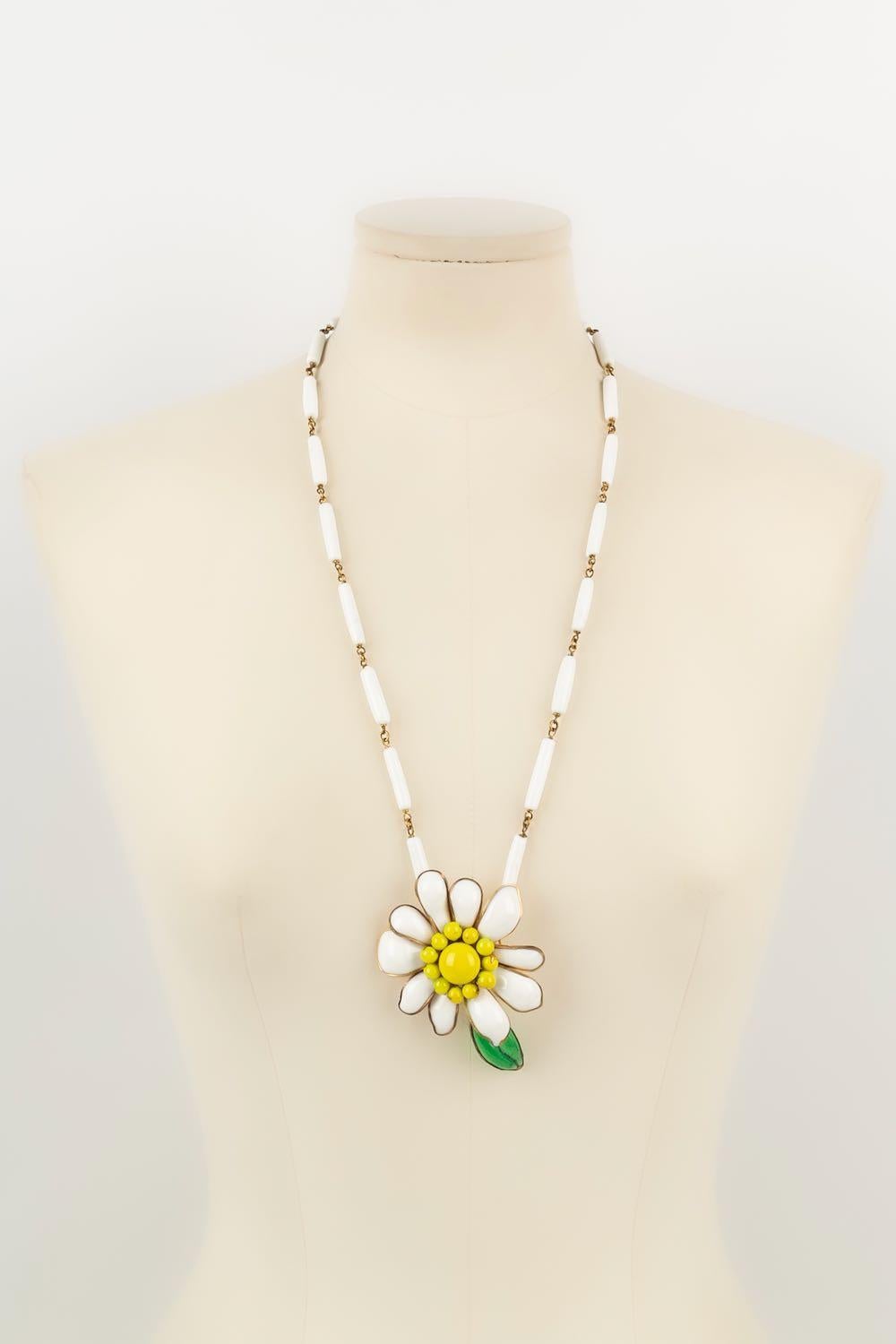 Jean Patou - Necklace in gilded metal and glass paste. Unsigned jewel.

Additional information:
Condition: Very good condition
Dimensions: Length : 70 cm

Seller Reference: BC137