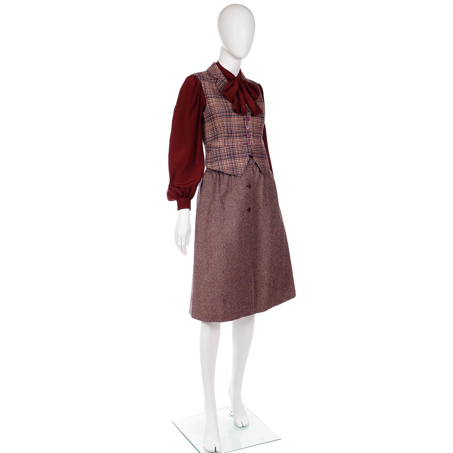 Jean Patou Vintage 3-teiliges Burgunderfarbenes kariertes Culotte-Rock-Weste & Bluse-Outfit im Zustand „Hervorragend“ im Angebot in Portland, OR