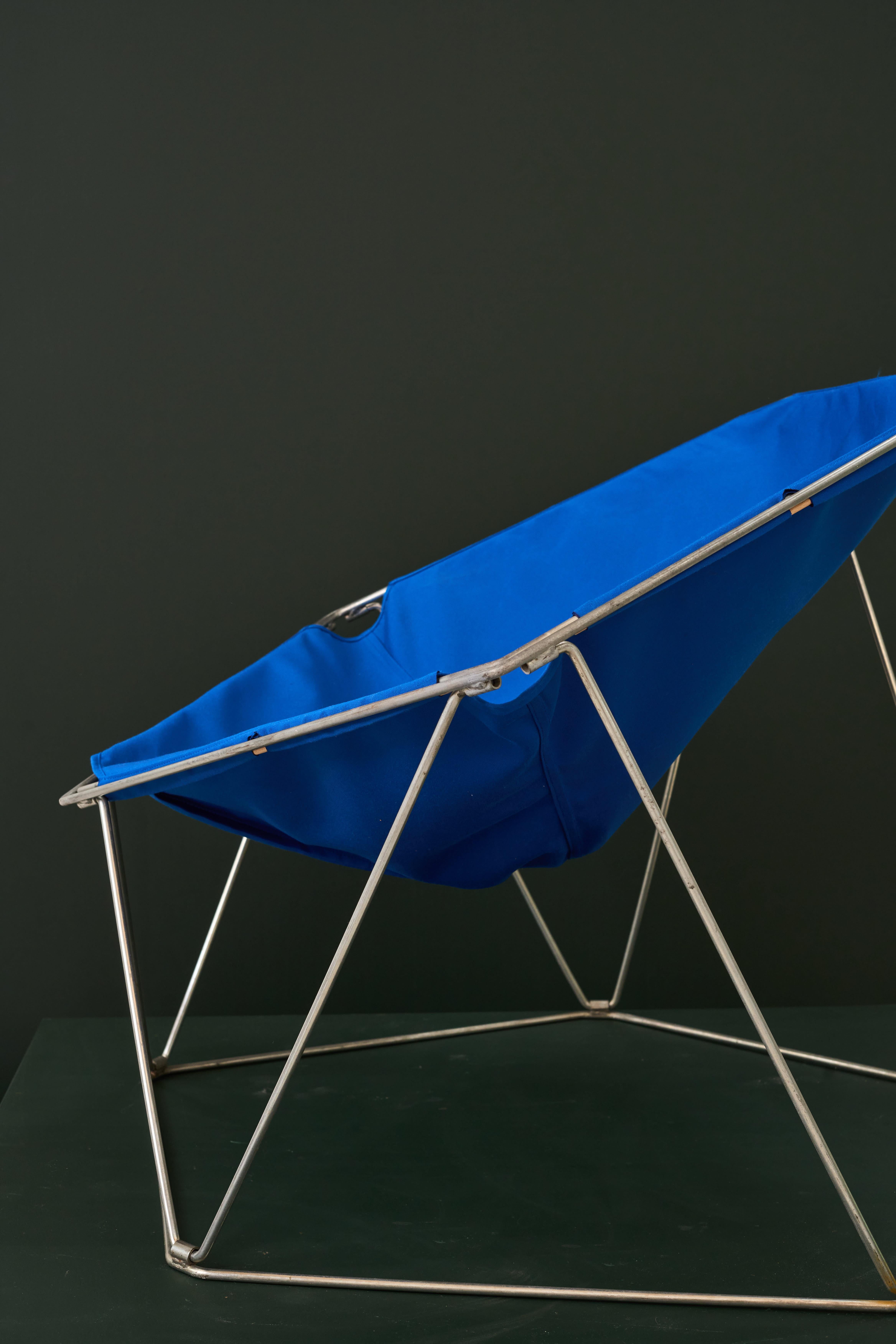 Manufactured by Bofinger in the 1960s, these chairs feature a five-pointed zinc-colored metal wire frame that folds easily for storage or transport. 
Jean-Paul Barray and Kim Moltzer, renowned French furniture designers, are particularly noted for
