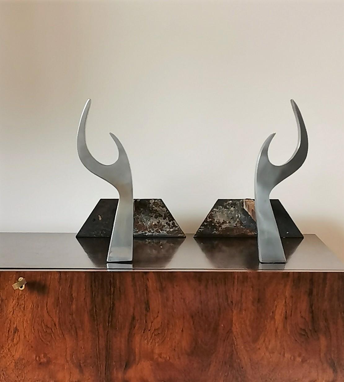 Minimalist nickel-plated or stainless steel andirons
Flame shaped front end
rare piece by Jean-Paul Créations, France
these andirons will ship from France
price does not include shipping nor possible customs related charges.
   