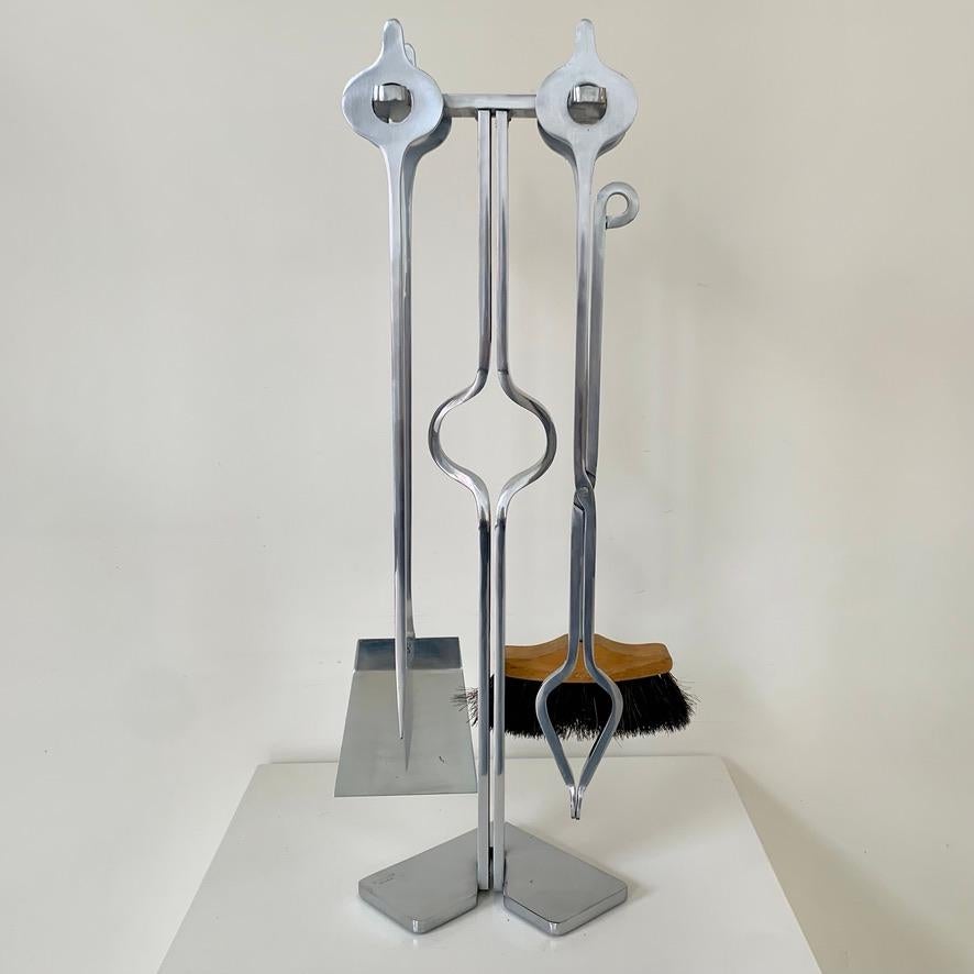 Elegant fireplace tools set stamped Jean-Paul Créations, circa 1970, France.
Polished stainless steel set, including a servant, a shovel, a firebrand, tongs and a brush. Jean-Paul Créations is know for his high quality of design for andirons and