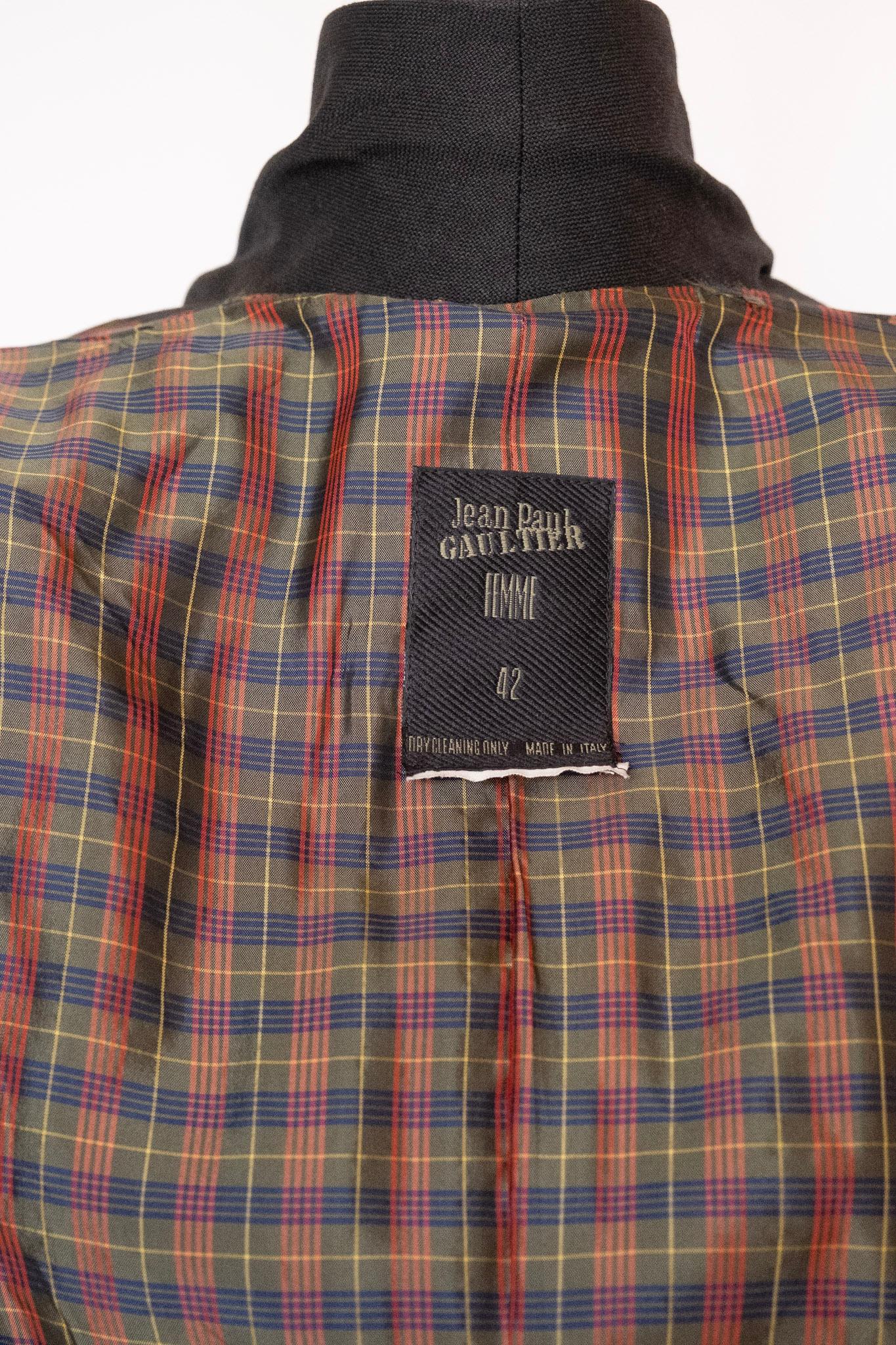 Blazer en lin noir Jean Paul Gaultier 1990. Perles sur tout le devant en vente 6