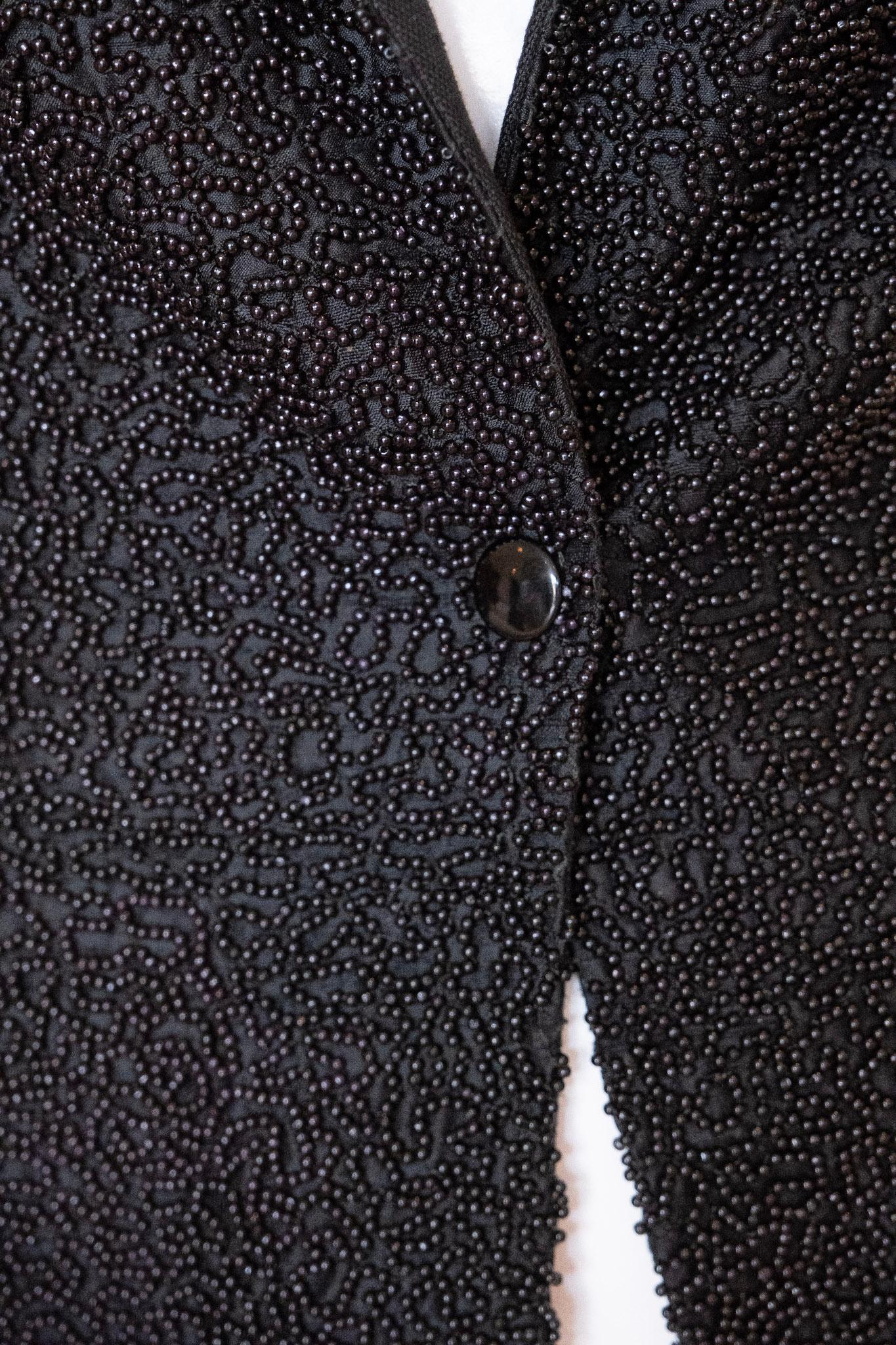 Blazer en lin noir Jean Paul Gaultier 1990. Perles sur tout le devant en vente 2