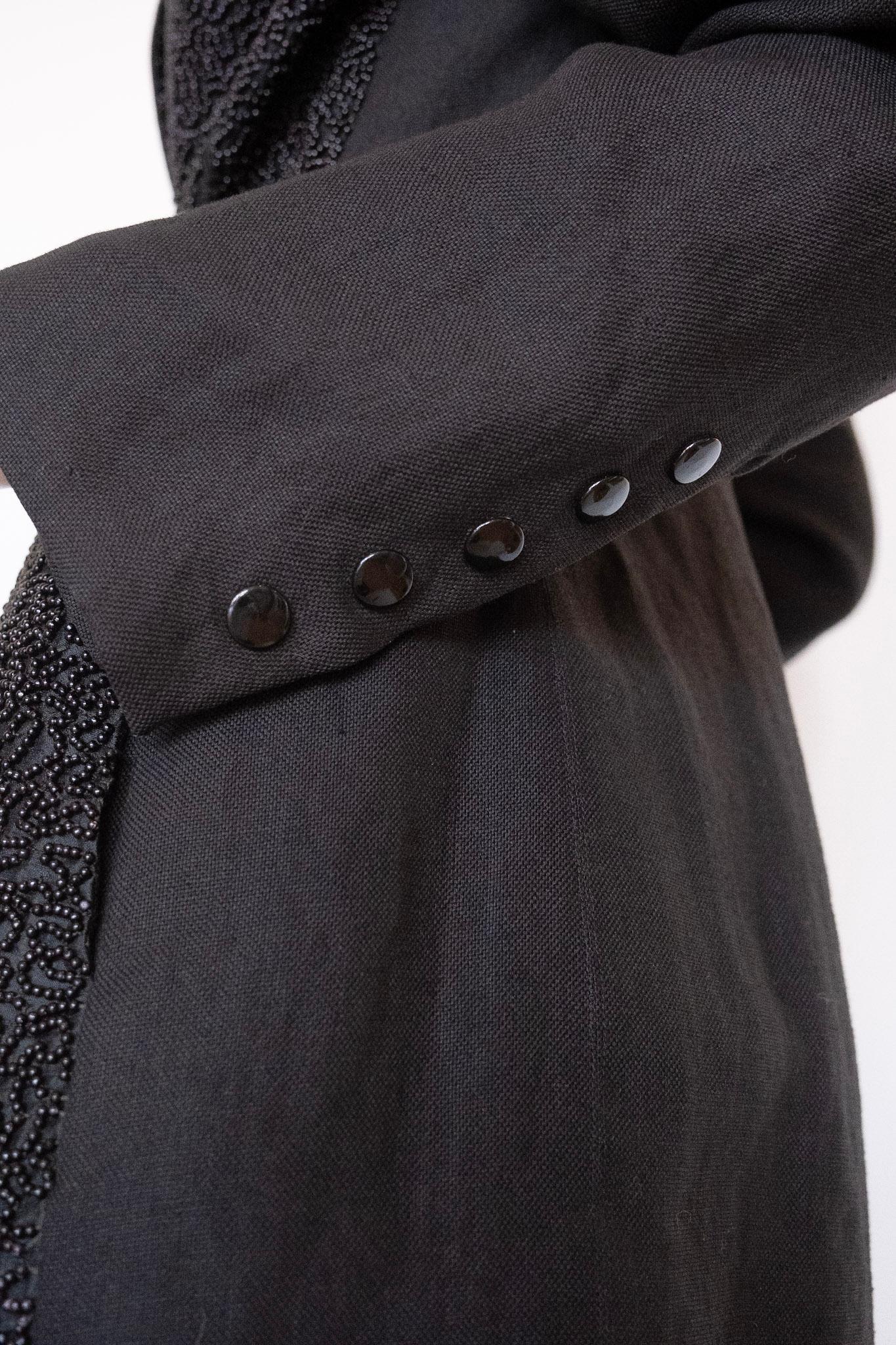 Blazer en lin noir Jean Paul Gaultier 1990. Perles sur tout le devant en vente 4