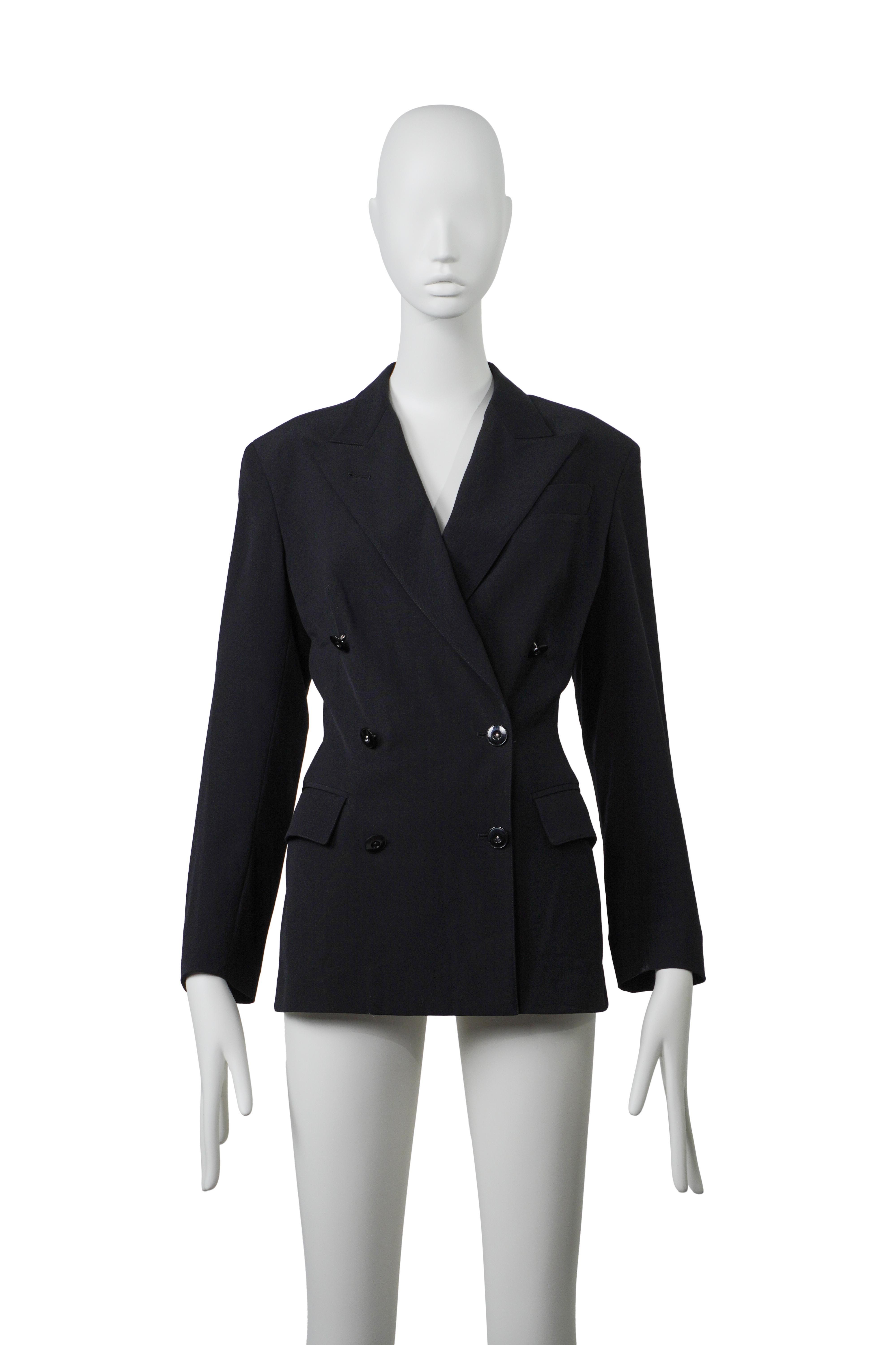 Jean Paul Gaultier Blazer con espalda de encaje de los a�ños 90, raro para coleccionistas IT40

Marca: Jean Paul Gaultier
Diseñador: Jean Paul Gaultier
Colección / Año: 1990
Material: Lana / Raso
Color: Negro
Talla: IT40
Fabricado en Italia

POR QUÉ