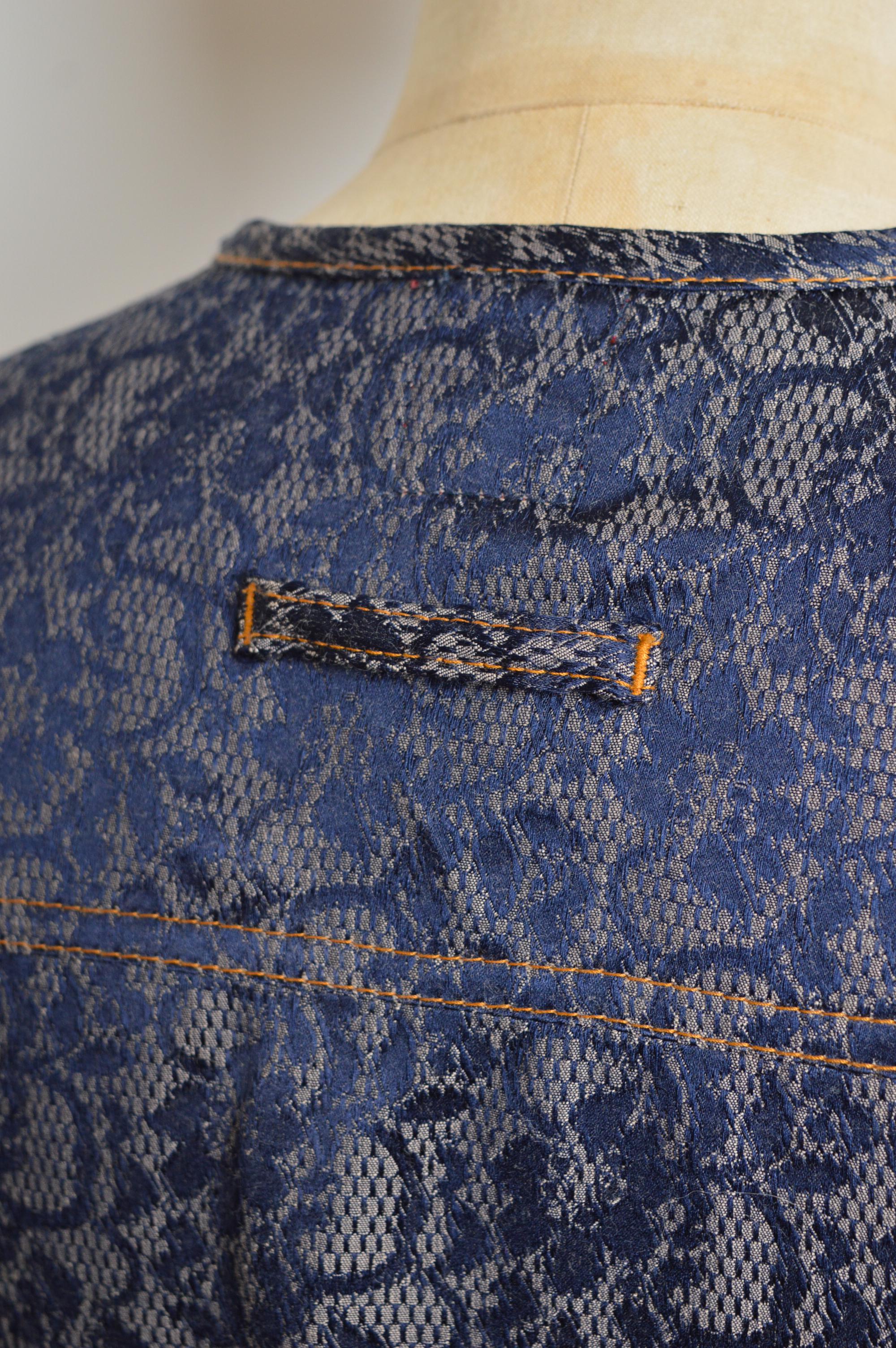 Jean Paul Gaultier Años 90 Encaje Estampado de tul Jacquard Chaqueta recortada sin cuello en venta 5