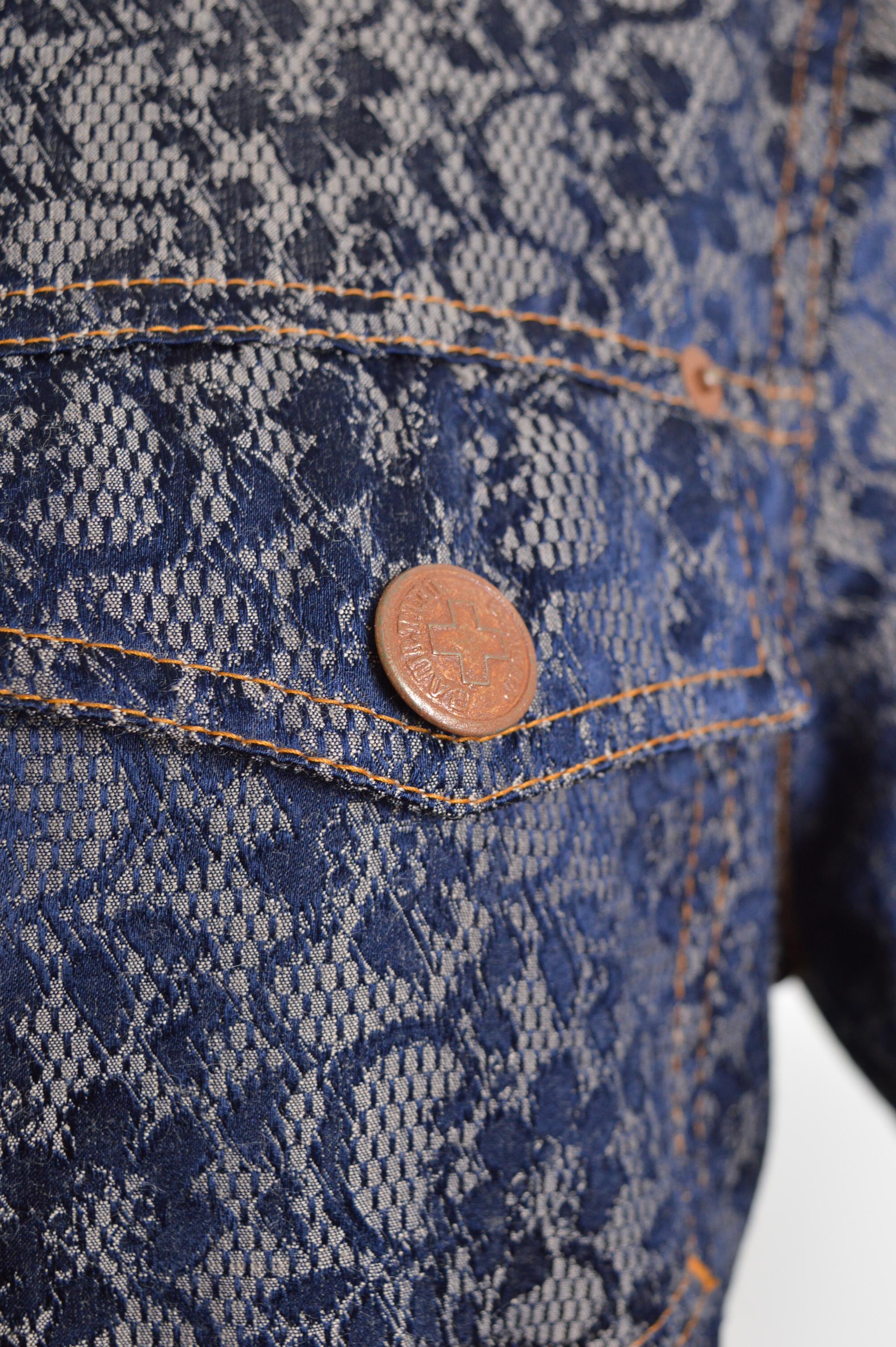 Jean Paul Gaultier Años 90 Encaje Estampado de tul Jacquard Chaqueta recortada sin cuello en venta 9