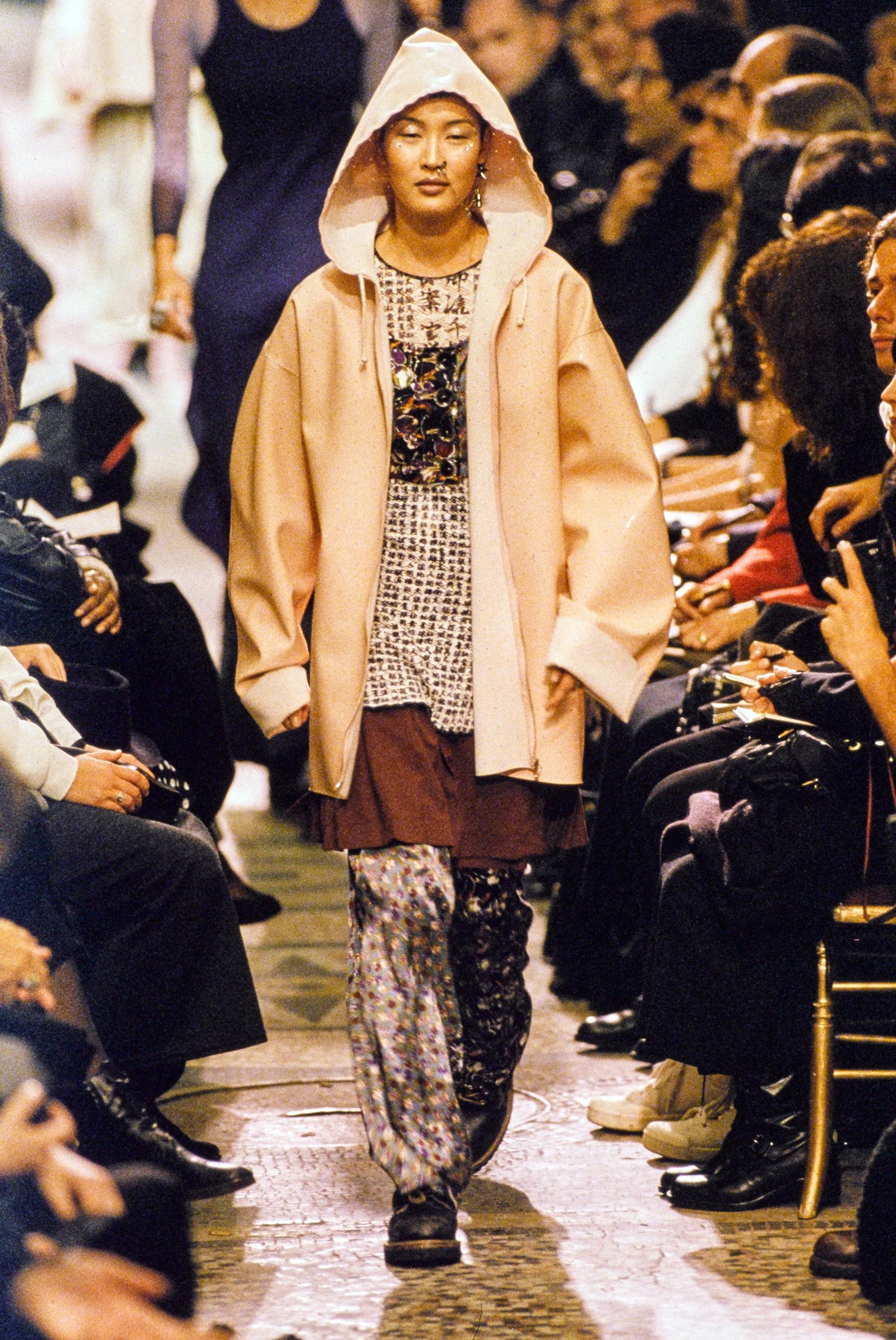 Jean Paul GAULTIER 1994 Japanischer Brieftext Junior-Symbol mit Buchstabentext  Couture Wickelkleid im Angebot 13
