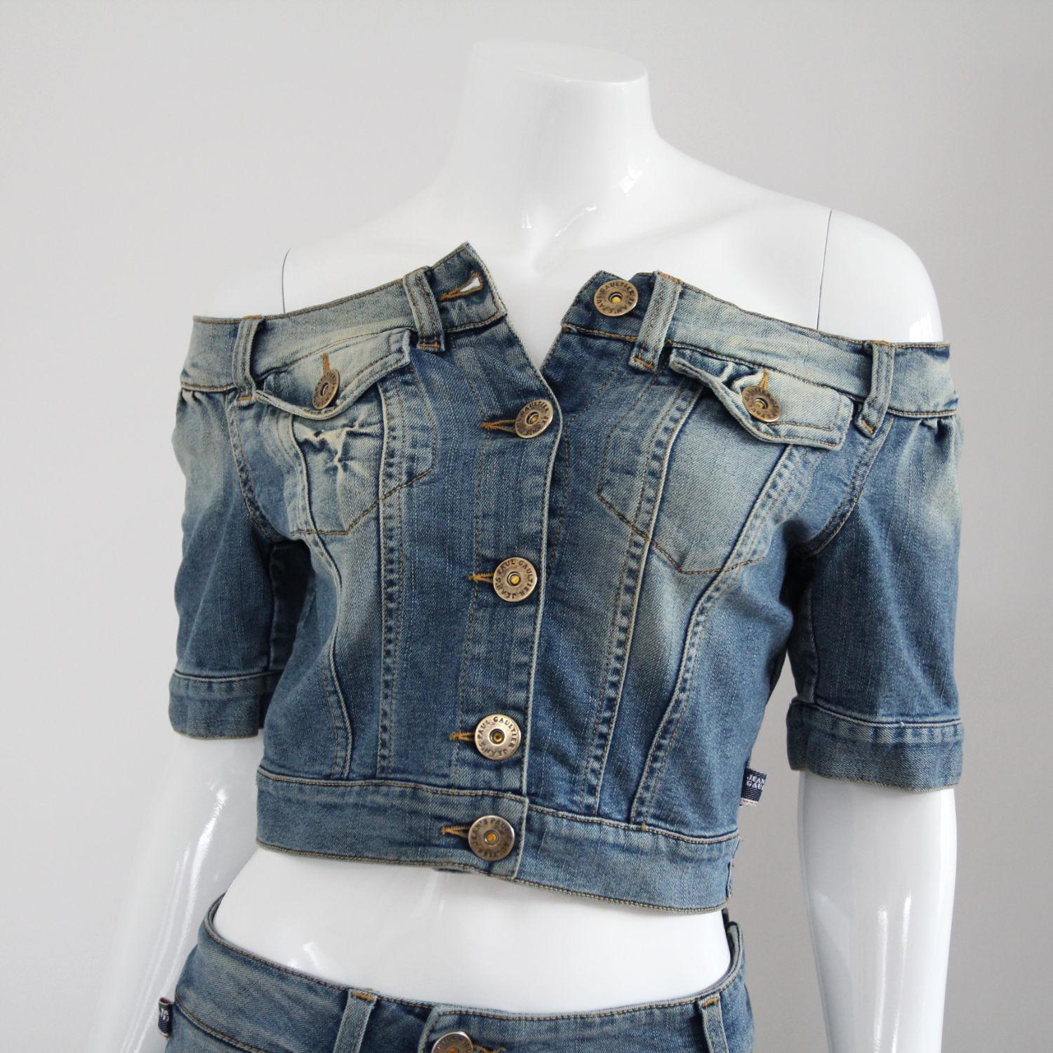JEAN PAUL GAULTIER

2000s. Absolut cooler und extravaganter Jean Paul Gaultier Jeansanzug.

Ein Muss für alle Gaultier-Fans und -Sammler.
Jetzt kaufen oder später weinen!

Das Set ist in sehr gutem Zustand.