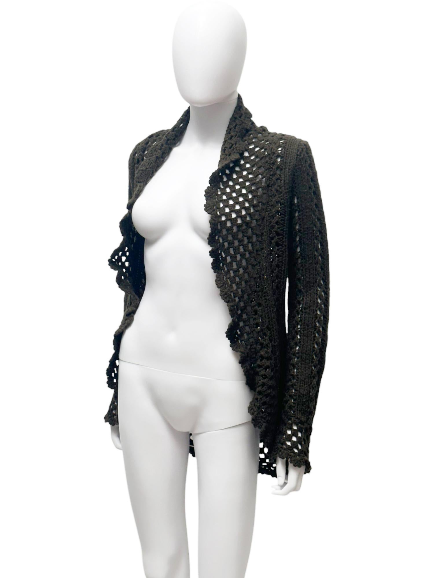 - Entworfen von Jean Paul Gaultier 
- Anfang der 2000er Jahre
- Gestrickte braune Strickjacke
- Gepolstertes Design
- Übergrößen-Passform
- Sehr guter Zustand
- Die Größe ist O/S für WOMAN.
- Hergestellt in Italien
- Farbe: Braun
- Zusammensetzung: