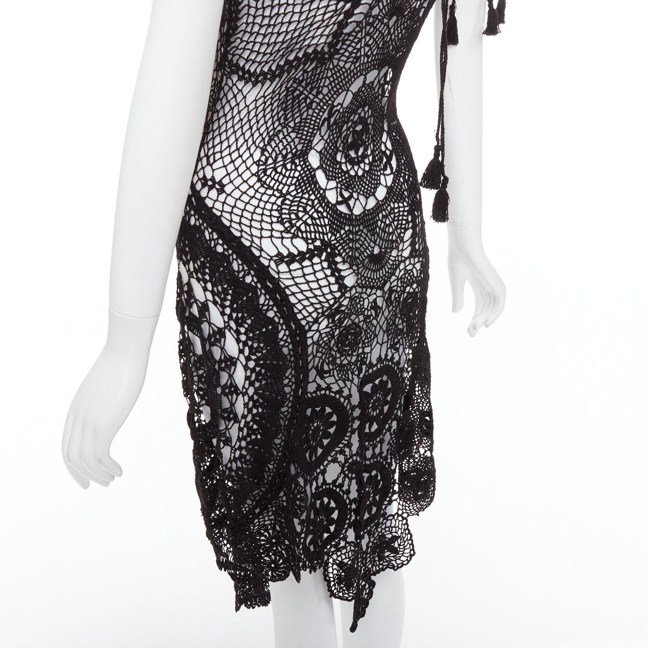 JEAN PAUL GAULTIER 2008 Vintage back lace crochet asymmetric dress IT38 XS
Reference: TGAS/E00586
Brand: Jean Paul Gaultier
Designer: Jean Paul Gaultier
Collection: Femme SS2008
Material: Feels like cotton
Color: Black
Pattern: Lace
Closure: Tie
