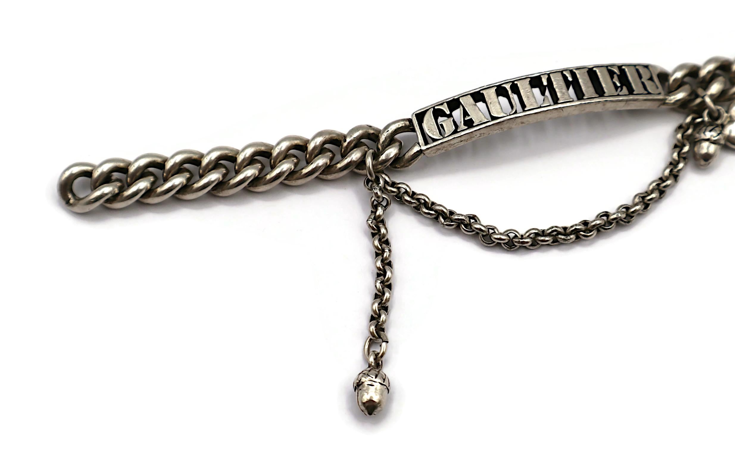 JEAN PAUL GAULTIER (Attribuito a) Braccialetto con Charm a catena in tono argento in vendita 2