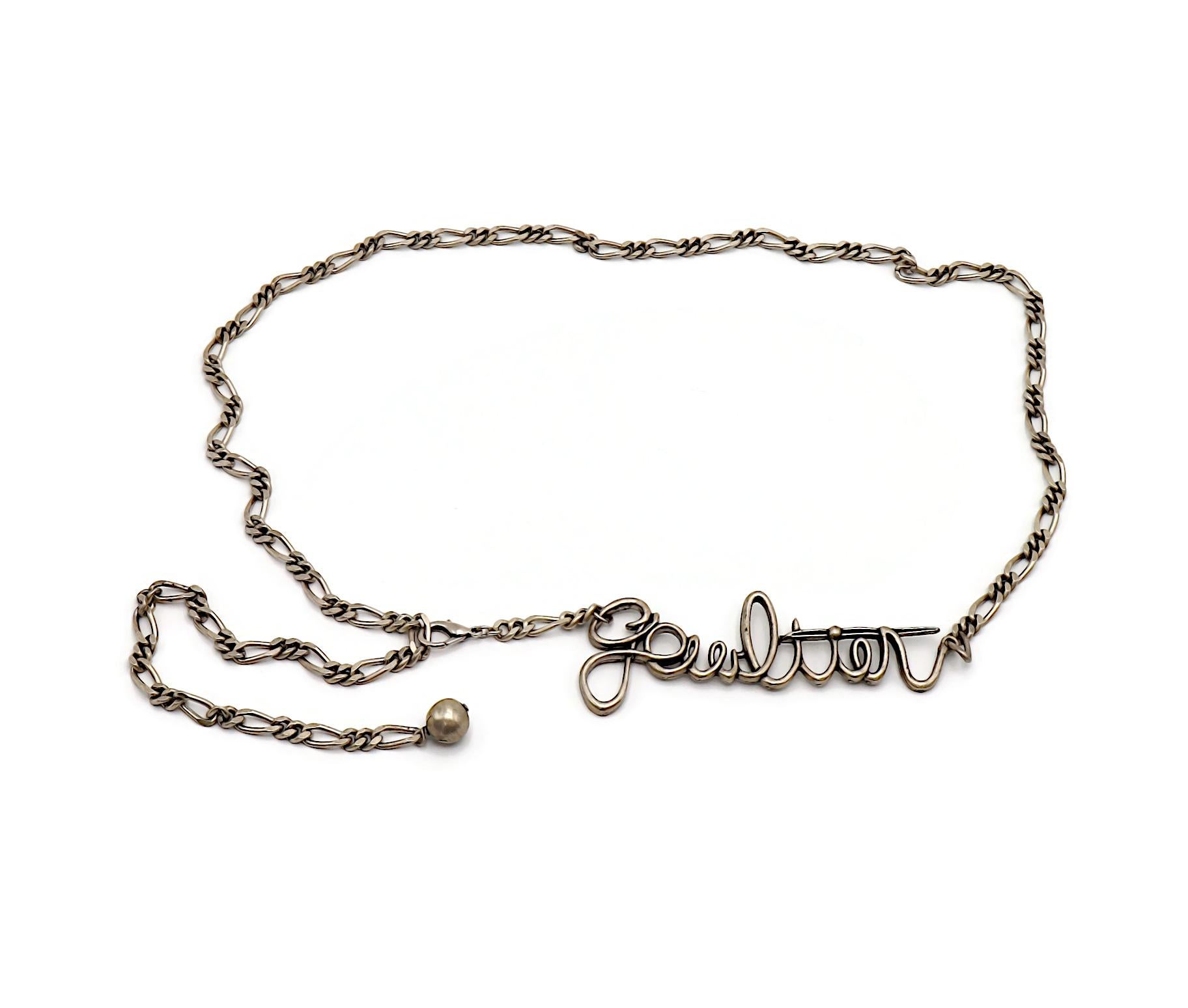 JEAN PAUL GAULTIER (Atribuido a) Cinturón de cadena con firma cursiva en tono plateado Plata en venta