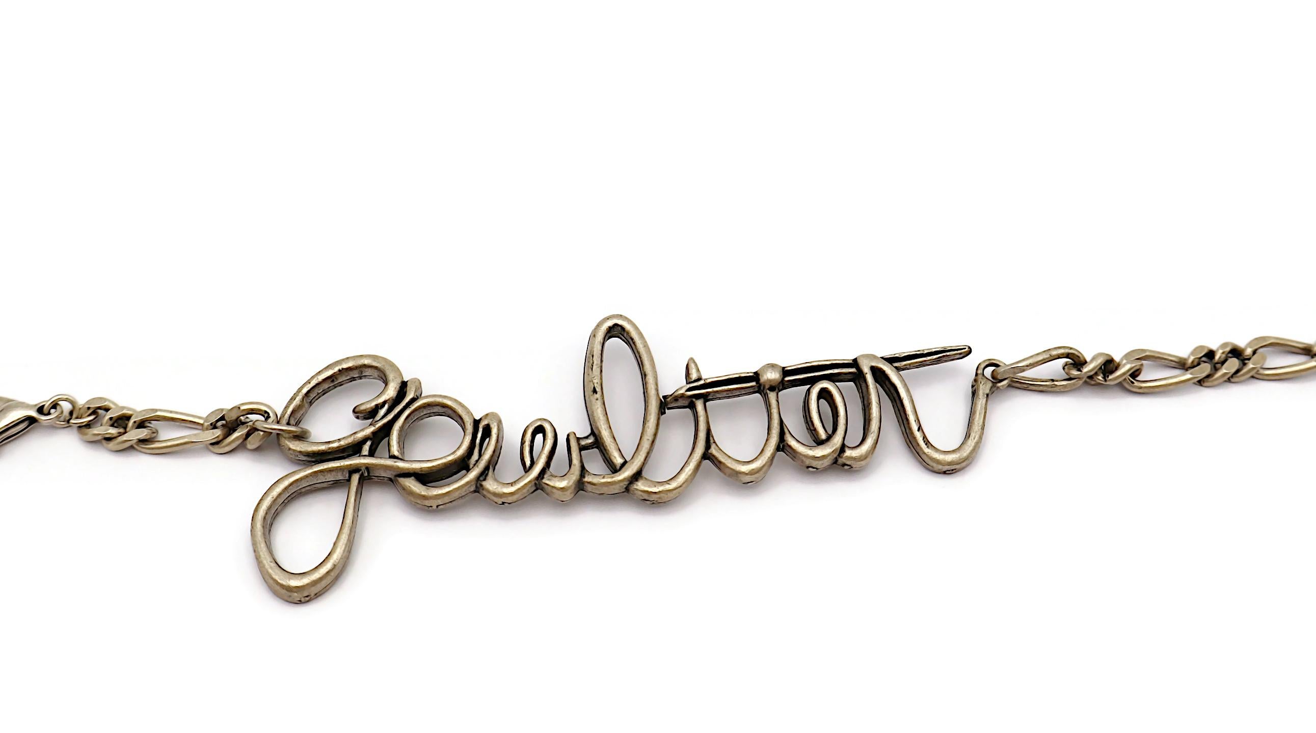De las mujeres JEAN PAUL GAULTIER (Atribuido a) Cinturón de cadena con firma cursiva en tono plateado en venta