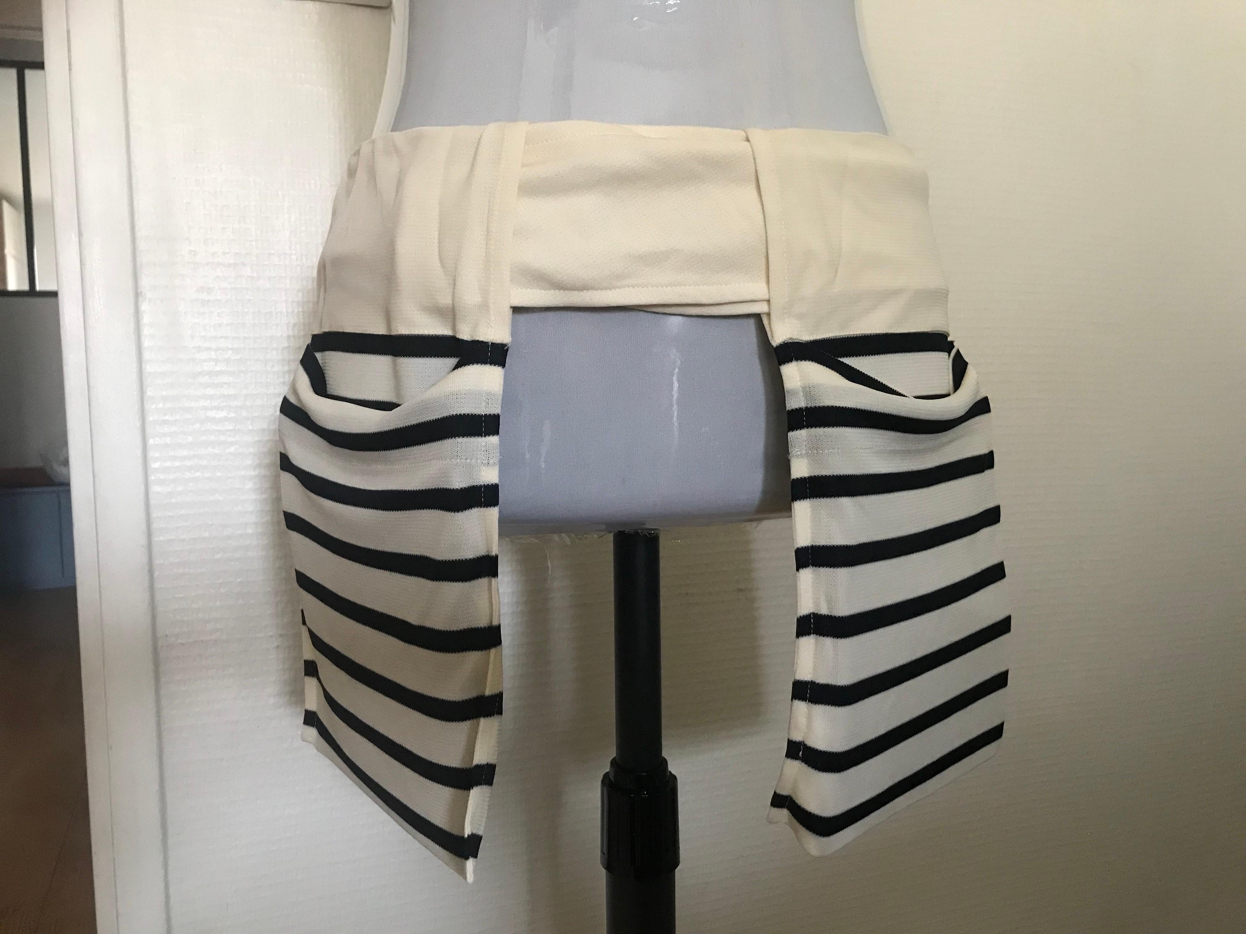 Original jean paul gaultier brand belt. with 2 sailor striped pattern pockets.  taille 38. Closes with press studs.  Has a very discreet small trace due to its storage.                                                                     Ceinture