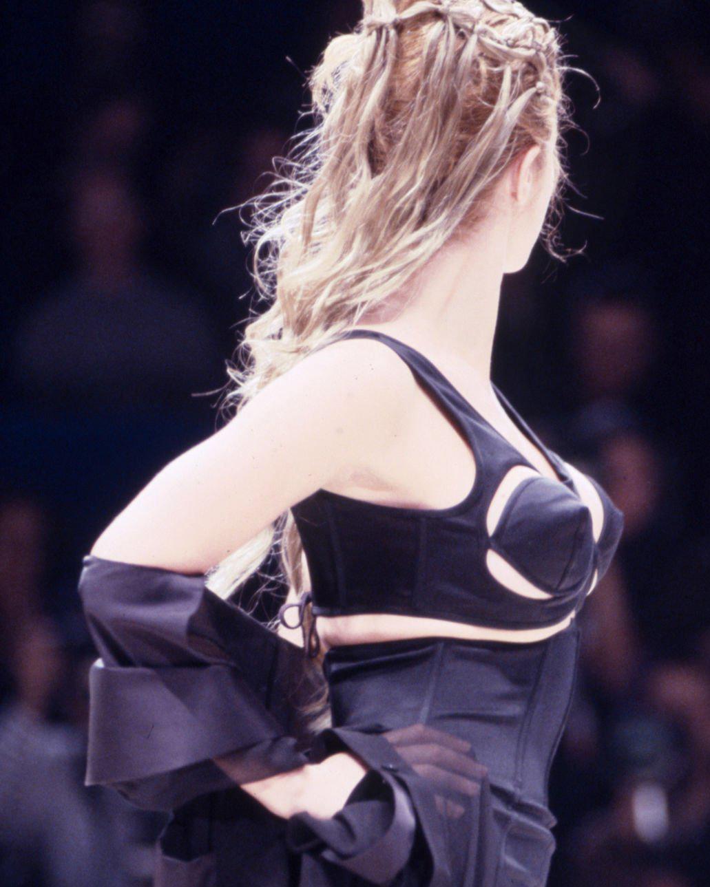 Jean Paul Gaultier Black Cut-Out Cone Bra and Midi Skirt Set, ss 1993 en vente 3