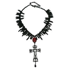 Collana con ciondolo a croce gotica nera Jean Paul Gaultier Jeans