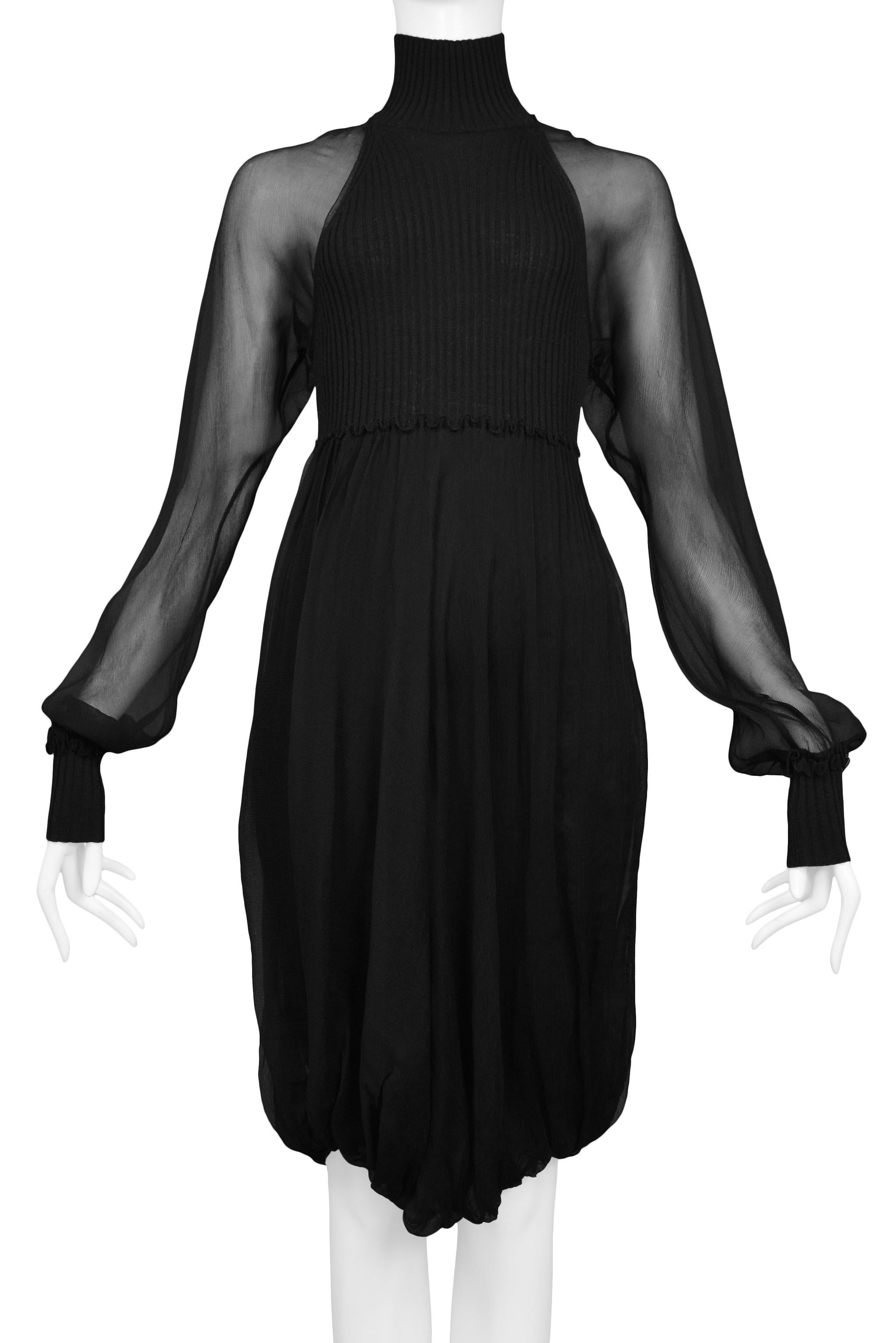 Jean Paul Gaultier Schwarzes Illusion-Kleid aus Strick mit Chiffon-Overlay und Ärmeln im Zustand „Hervorragend“ im Angebot in Los Angeles, CA