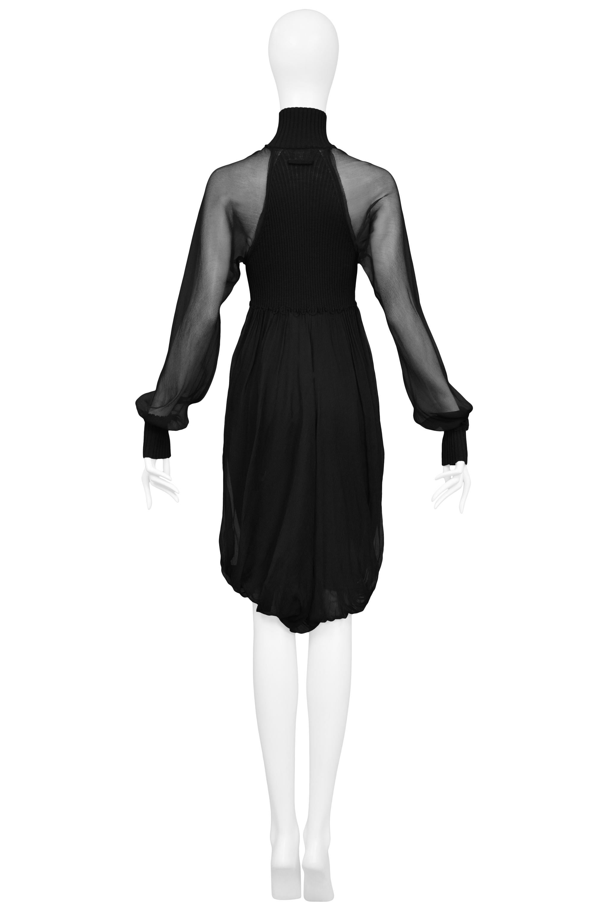 Jean Paul Gaultier Schwarzes Illusion-Kleid aus Strick mit Chiffon-Overlay und Ärmeln im Angebot 3