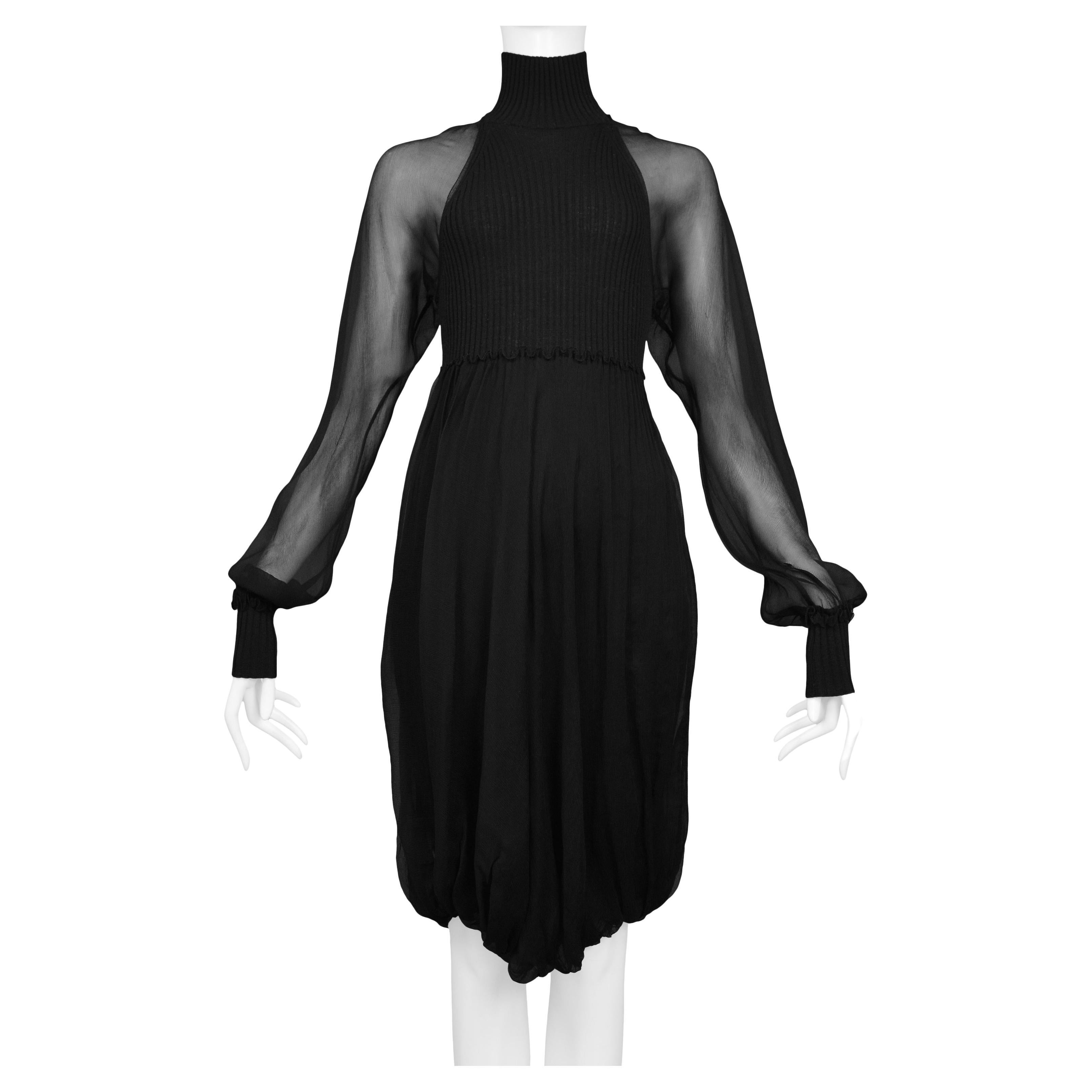 Jean Paul Gaultier Schwarzes Illusion-Kleid aus Strick mit Chiffon-Overlay und Ärmeln im Angebot