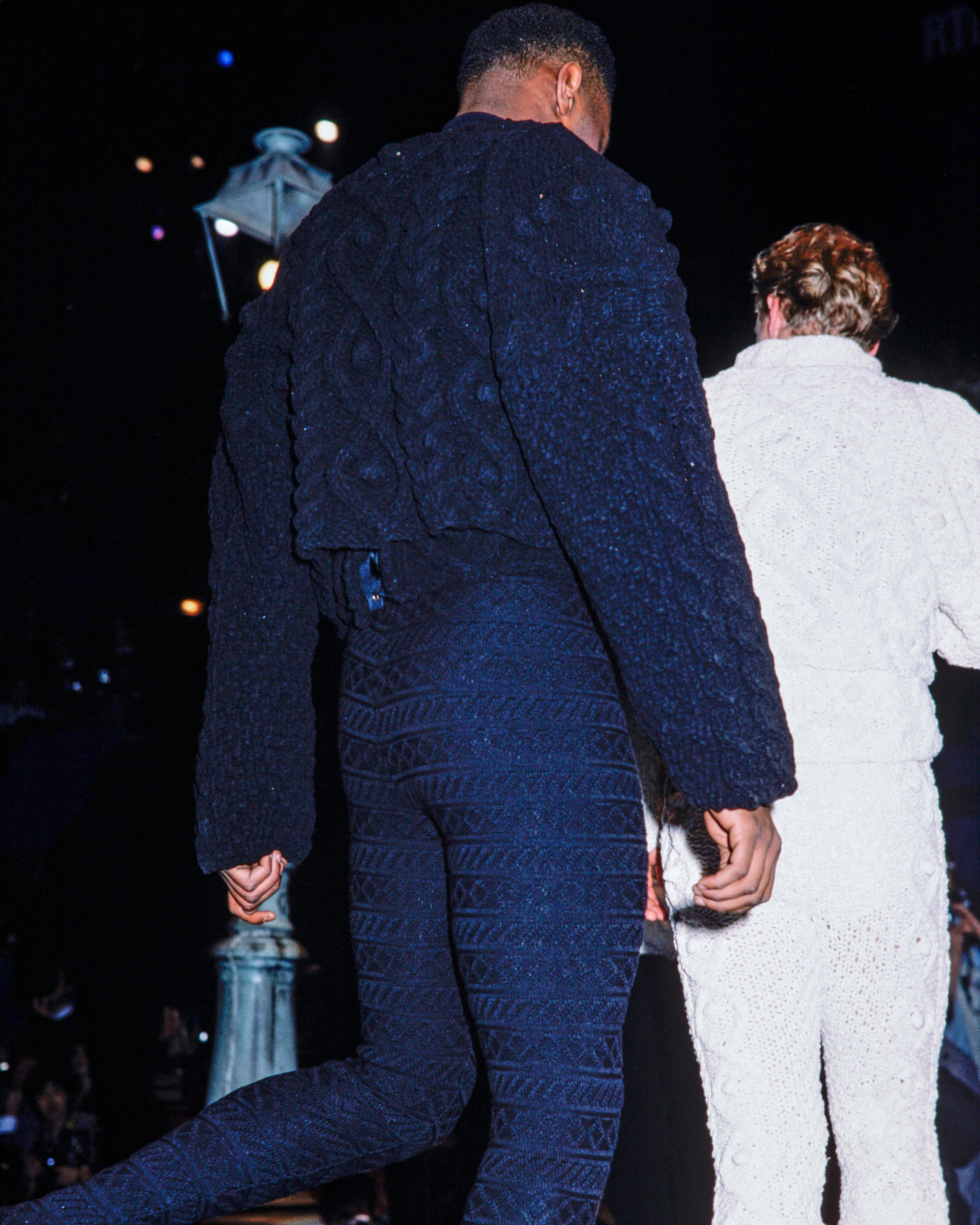 Jean Paul Gaultier schwarzer Pullover aus Chenille- Aran mit konischer Brust aus Strick, H/W 1985 Damen im Angebot