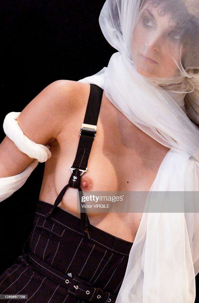 Jean Paul Gaultier Pantalones de tiro alto de lana negra a rayas, fw 2002 1