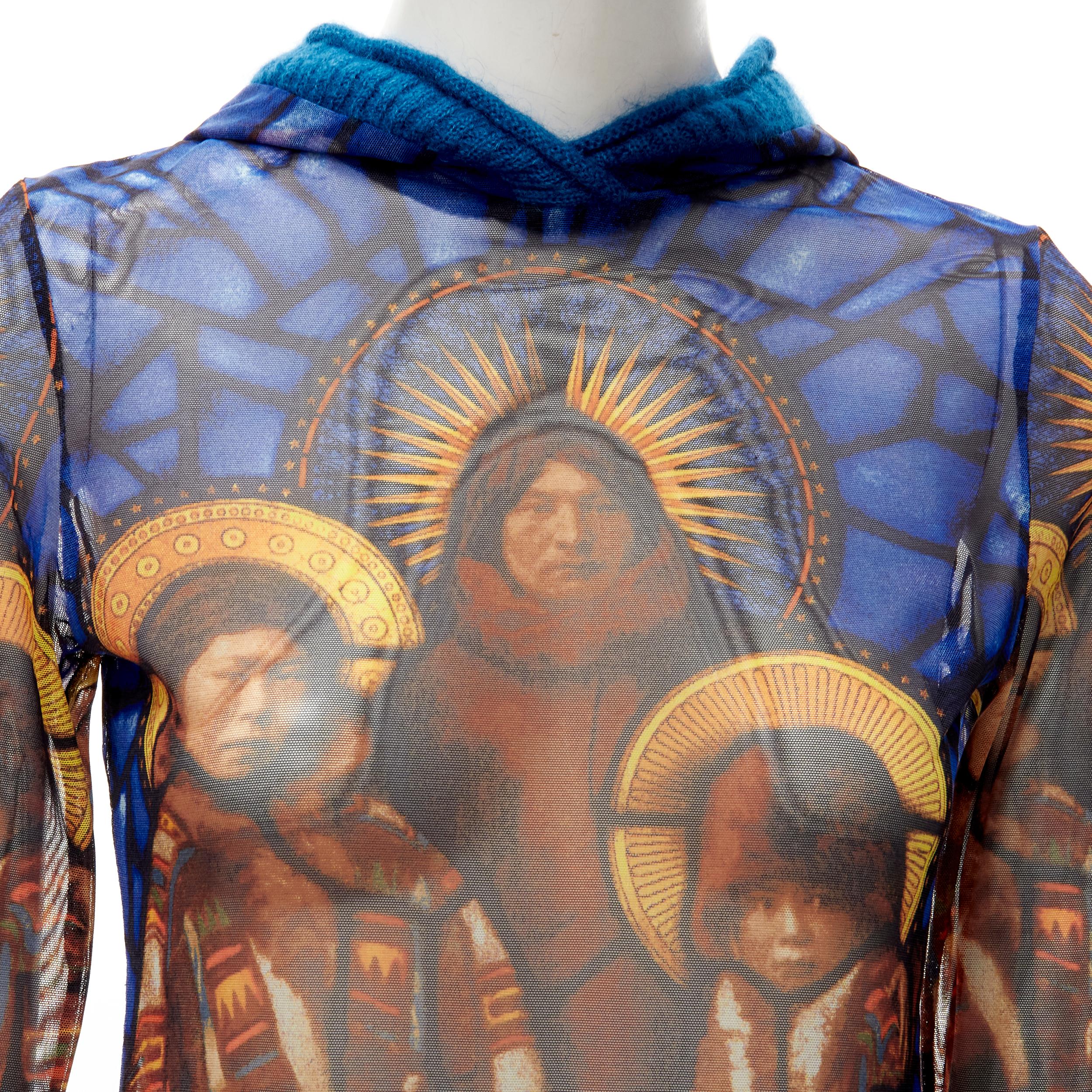 JEAN PAUL GAULTIER top con capucha de lana azul estampado catedral logotipo gótico IT40 S
Referencia: TGAS/C01748
Marca: Jean Paul Gaultier
Diseñador: Jean Paul Gaultier
Material: Nylon, mezcla
Color: Multicolor
Patrón: Impresión fotográfica
Cierre: