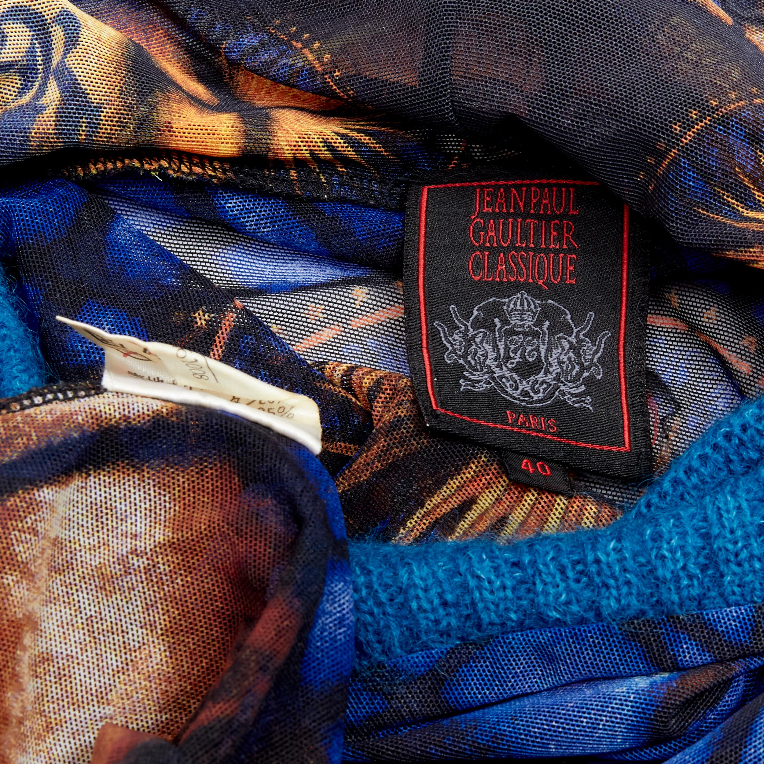 Haut à capuche Jean-Paul Gaultier en laine bleue avec imprimé cathédrale et logo gothique, taille IT 40 S en vente 4