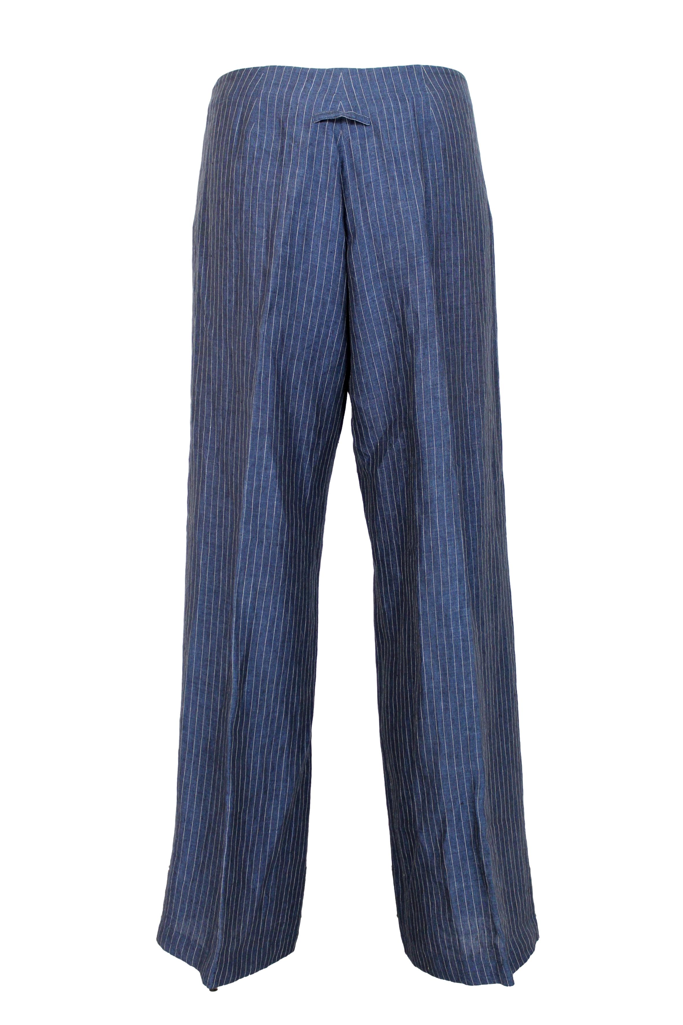 Jean Paul Gaultier Femme 90s vintage women's trousers. High-waisted trousers, closure with clip buttons at the waist. Wide leg, blue with gray stripes. 100% linen fabric. Made in Italy.

Condition: Excellent

Article used few times, it remains in