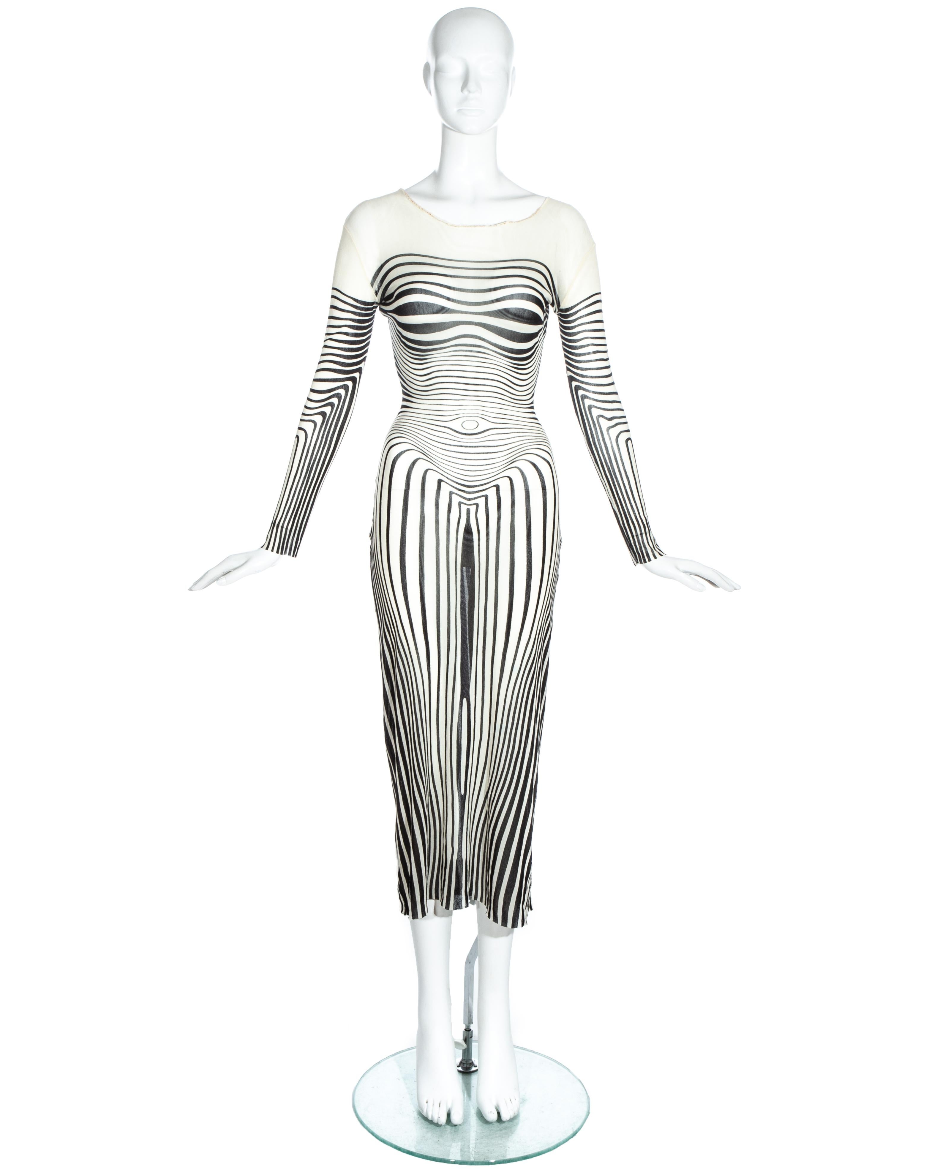 Robe de soirée Jean Paul Gaultier en maille de nylon imprimée pour le corps:: noire et blanche. 

Printemps-été 1996