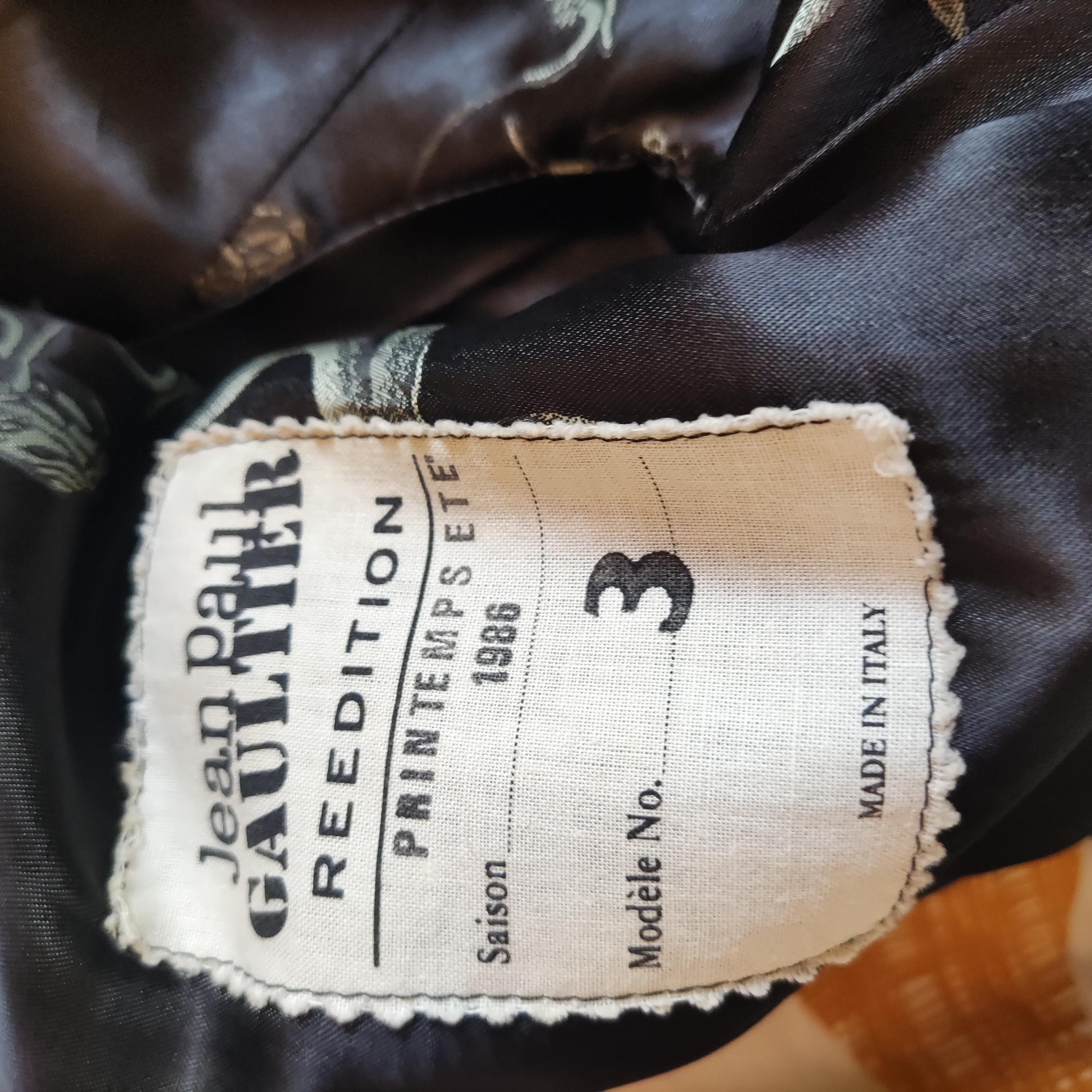 Veste boutonnée en soie vintage Jean Paul Gaultier Bull, défilé d'été 1986 en vente 1