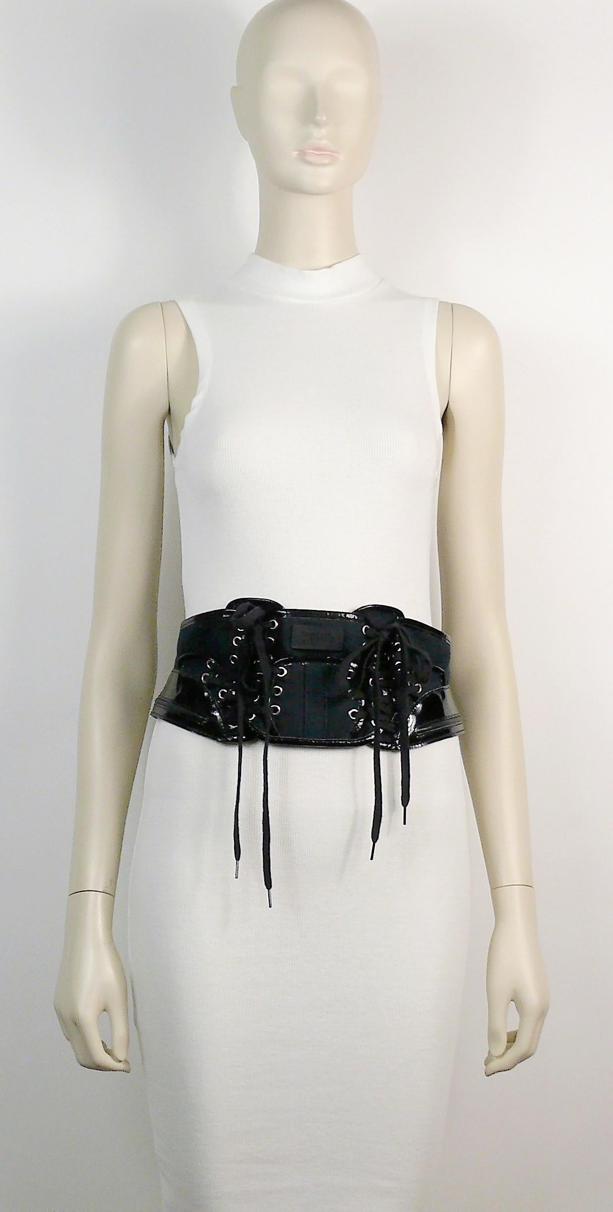 JEAN PAUL GAULTIER collector boxing corset belt.

This belt features :
- Dark navy blue canvas panels embellished with black patent PVC details.
- Black laces on front.
- Silver toned eyelets.
- Rubber JEAN PAUL GAULTIER patch on the frontal