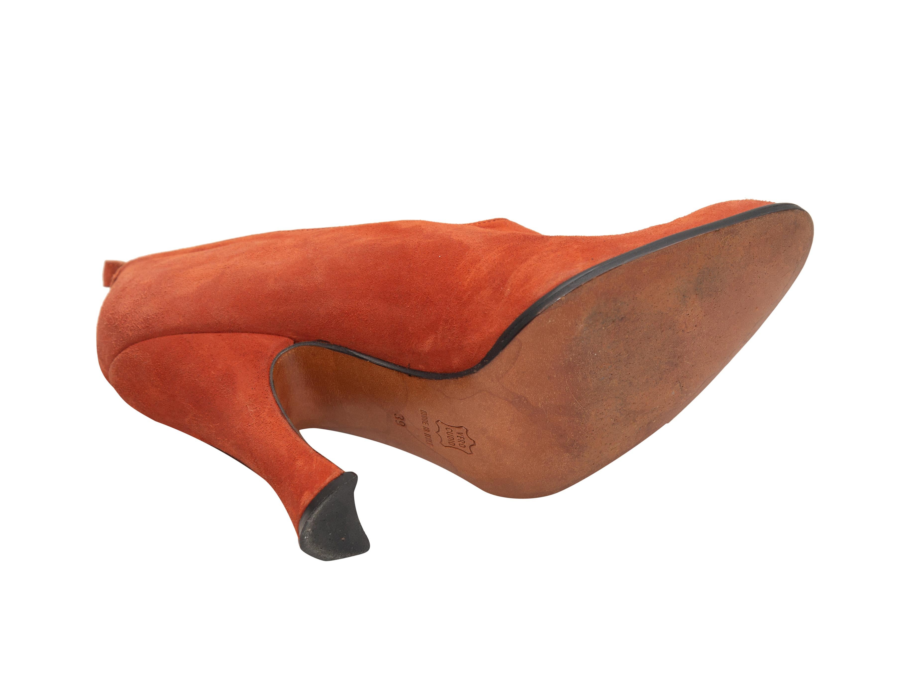 Product details: Vintage coral suede pumps by Jean Paul Gaultier. Covered heels. Designer size 39. 4