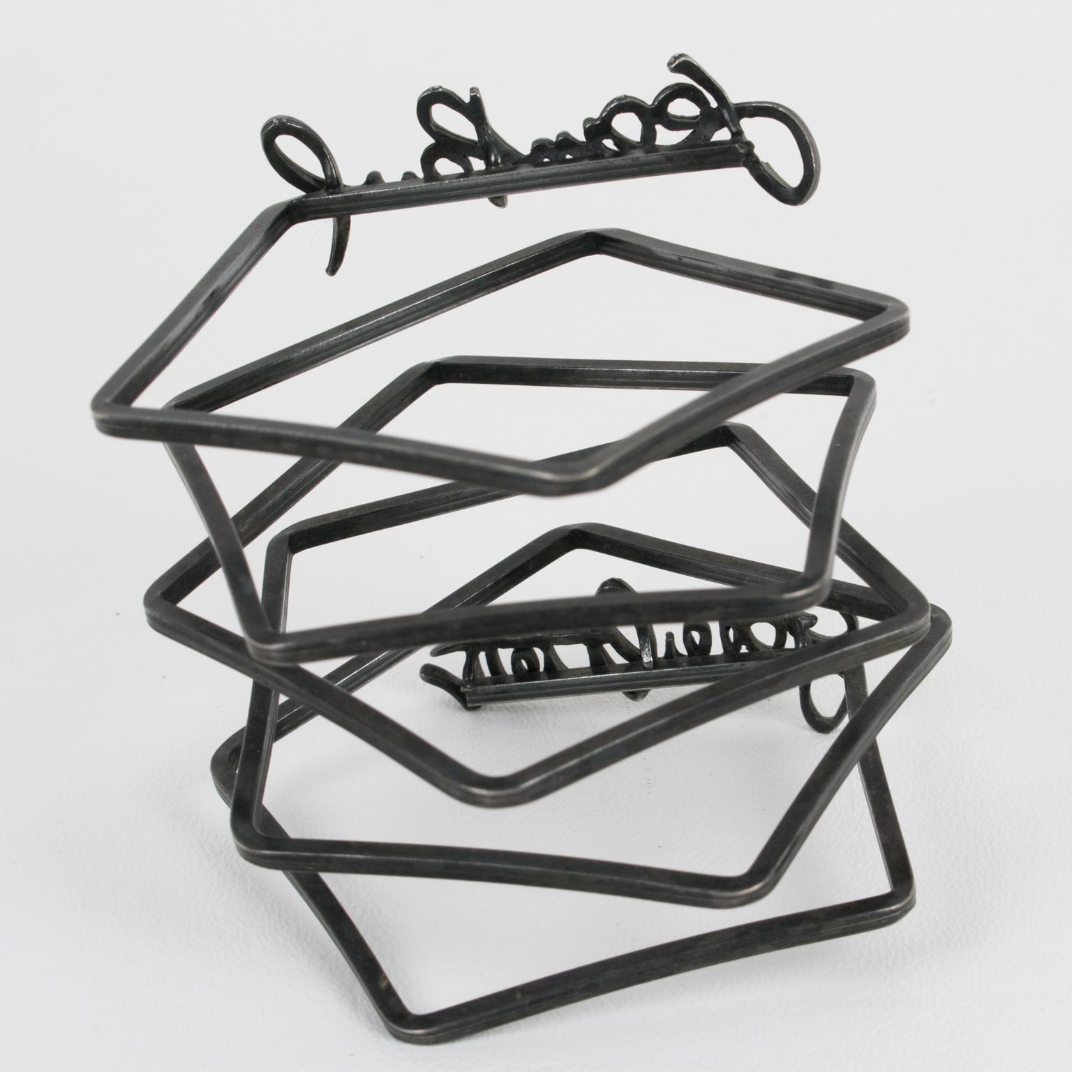 Breites, geschwungenes Couture-Manschettenarmband aus schwarzem Metall von Jean Paul Gaultier Damen im Angebot