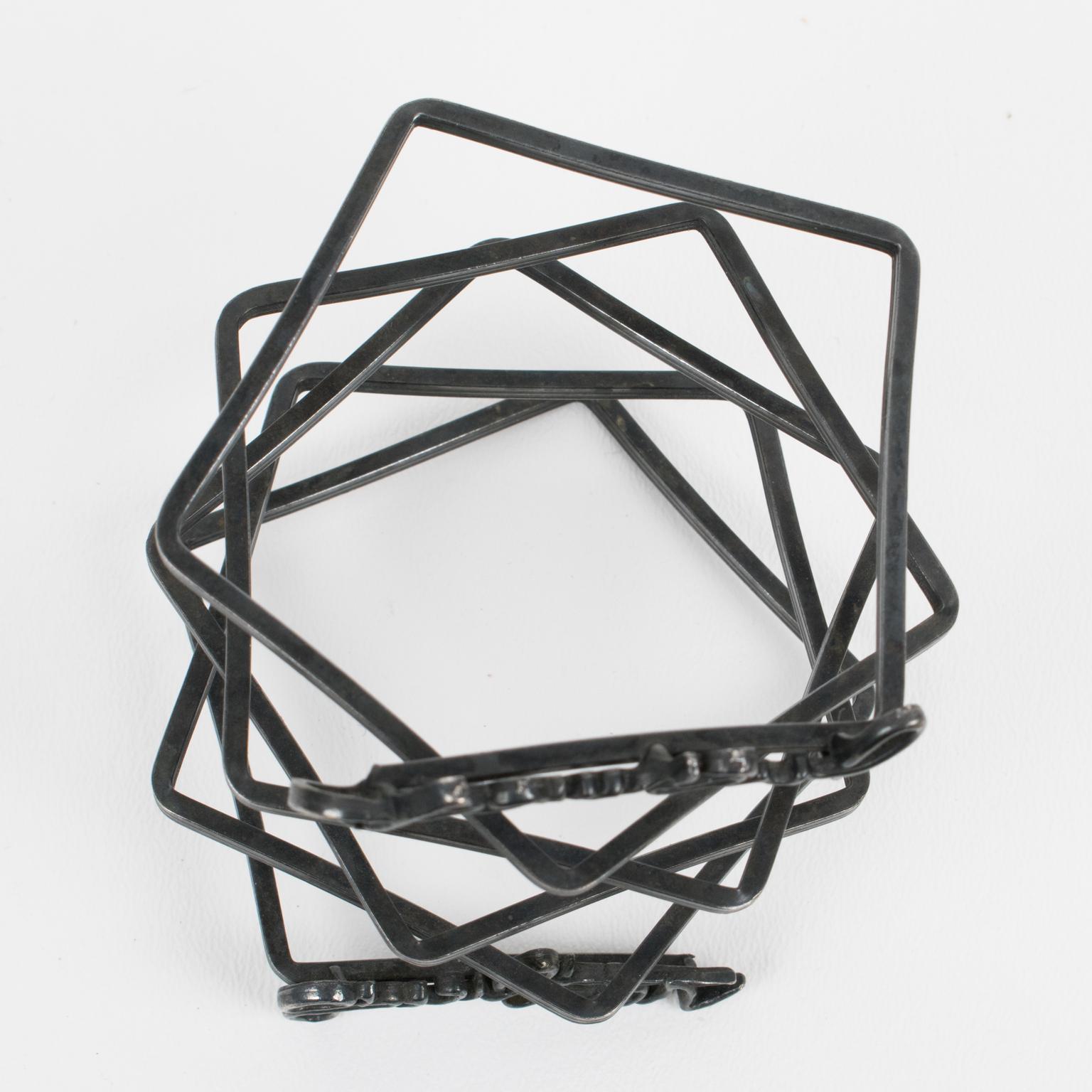 Breites, geschwungenes Couture-Manschettenarmband aus schwarzem Metall von Jean Paul Gaultier im Angebot 3