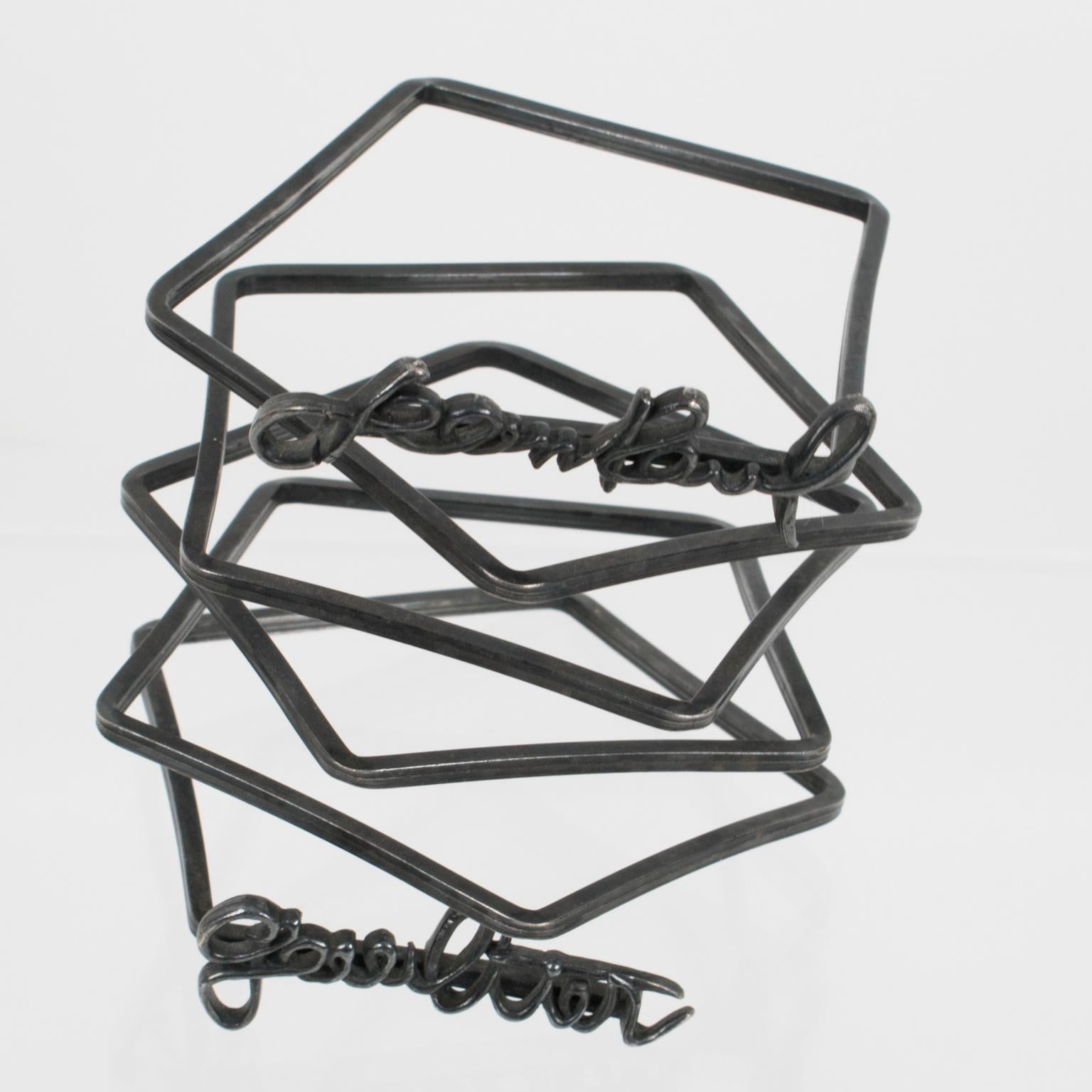 Breites, geschwungenes Couture-Manschettenarmband aus schwarzem Metall von Jean Paul Gaultier im Angebot 4