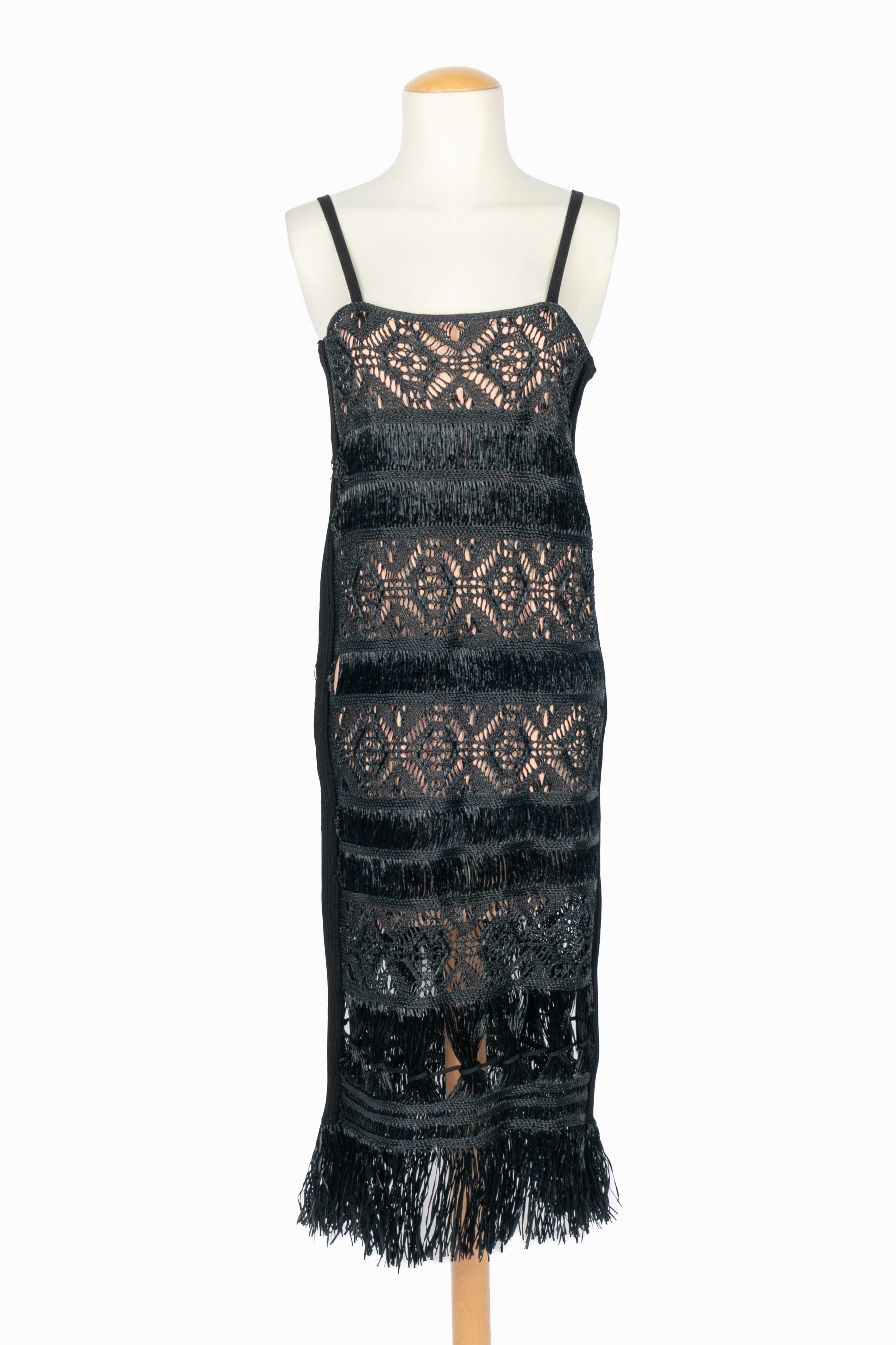JEAN-PAUL GAULTIER -(Made in Italy) Langes schwarzes Kleid aus gestricktem und gehäkeltem Stroh mit Trägern und einem Futter aus nudefarbenem Jersey. Die angegebene Größe L passt einer 38FR/40FR. Eine Collection'S um 2000-2005 unter der