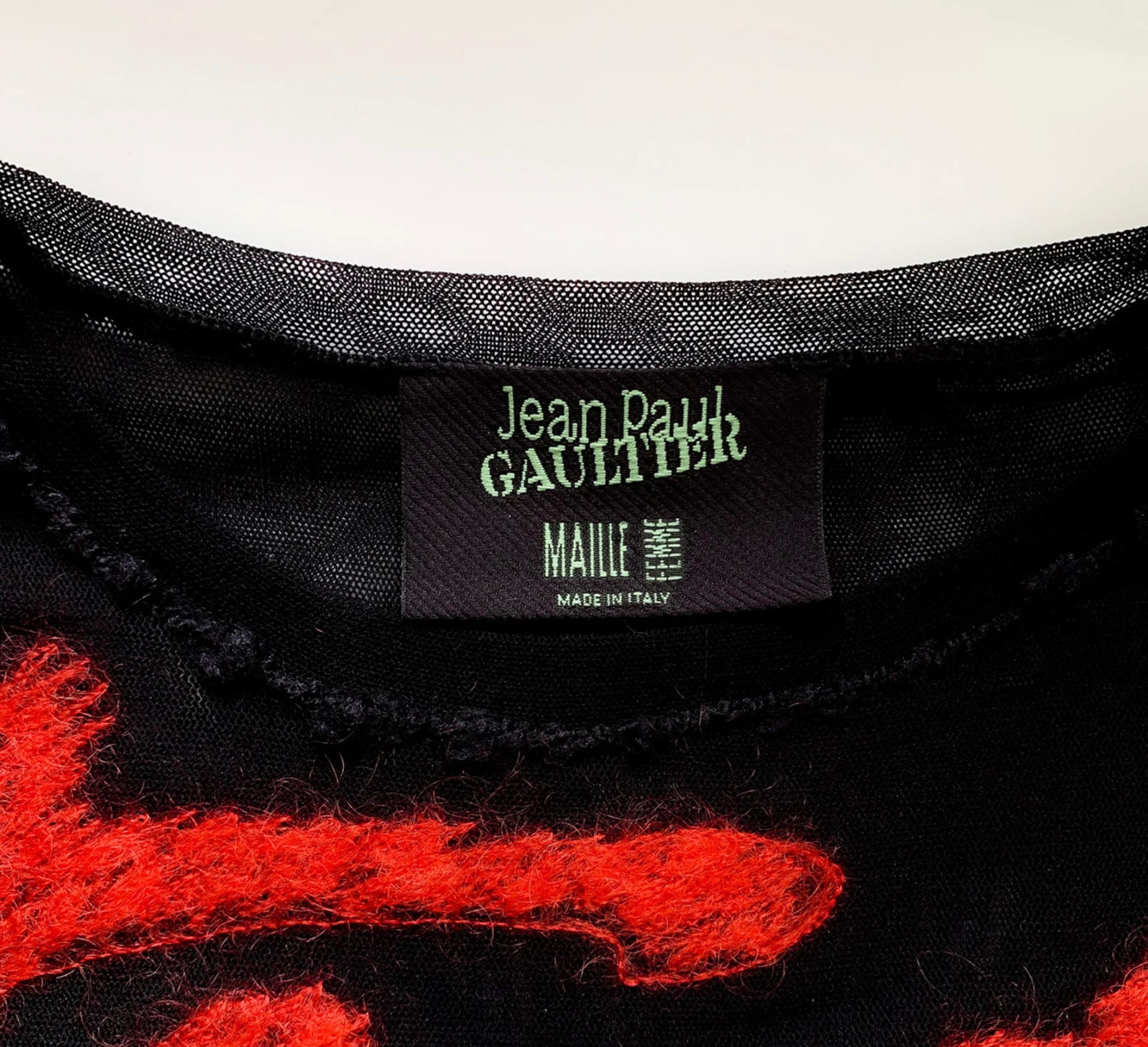 Noir Robe en maille noire transparente et calligraphie rouge transparente Jean Paul Gaultier, années 90, vintage  en vente