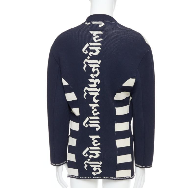 JEAN PAUL GAULTIER EQUATOR 1987 marineblaue weiße schwere Strickjacke FR48 M
Referenz: PRWU/A00017
Marke: Jean Paul Gaultier
Designer: Jean Paul Gaultier
Collection'S: Äquator 1987
MATERIAL: Viskose, Gemisch
Farbe: Marineblau, Creme
Muster:
