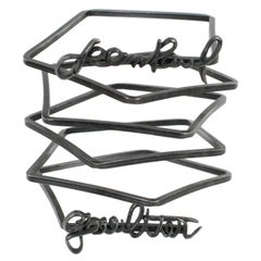 Jean Paul Gaultier Bracelet extra-large en fil d'acier argenté avec décor cursif