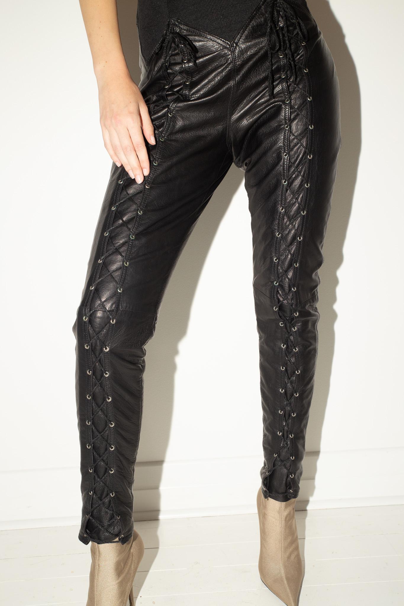 Jean Paul Gaultier F/W 1987 Forbidden Pantalon en cuir à la taille haute et à lacets en vente 1