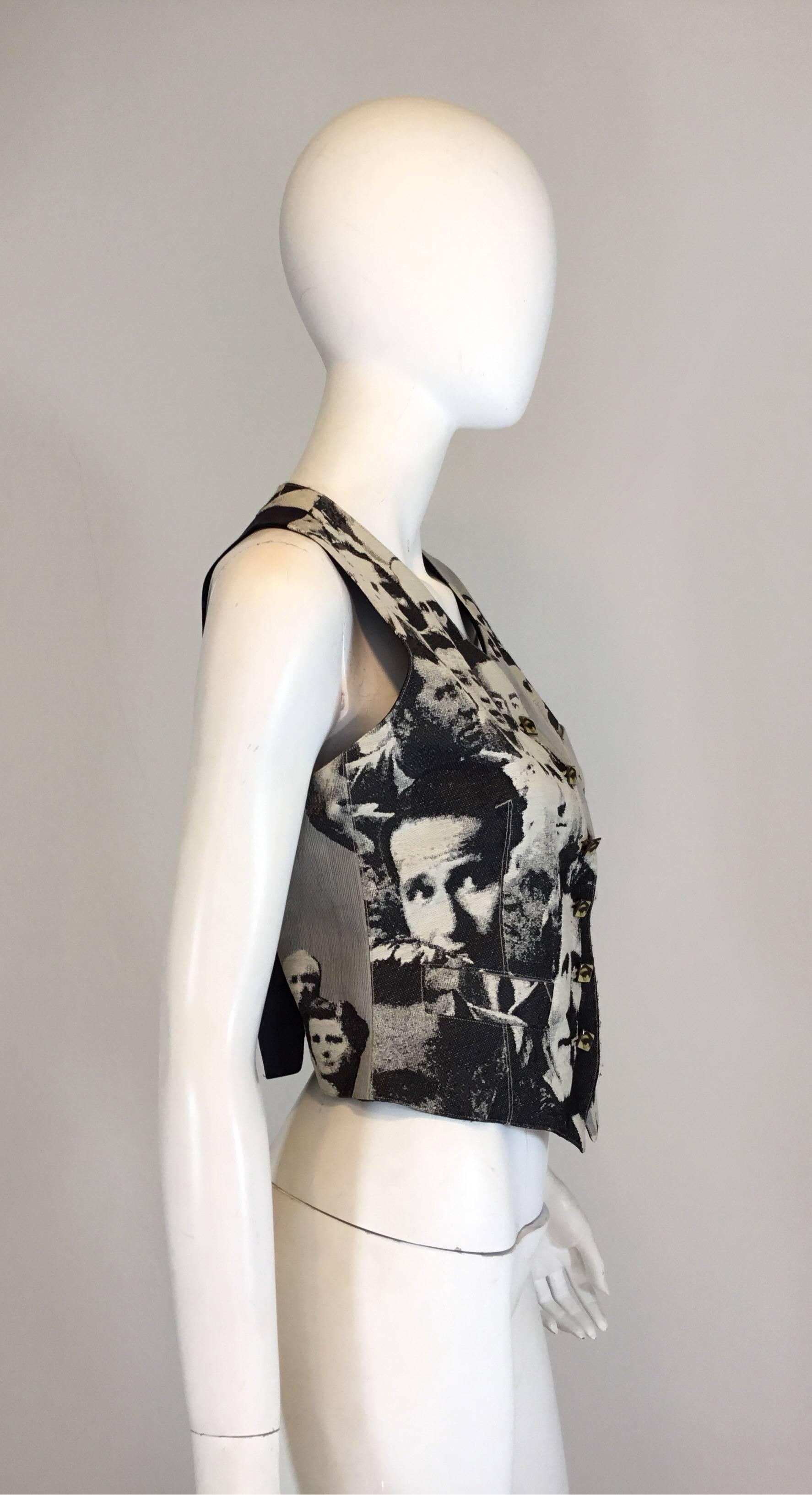 Jean Paul Gaultier vest with eye button closures and a cluster of historic figures throughout. Slip pockets at the waist.

bust- 37''
waist- 31''
length- 16''
shoulder to shoulder- 11''