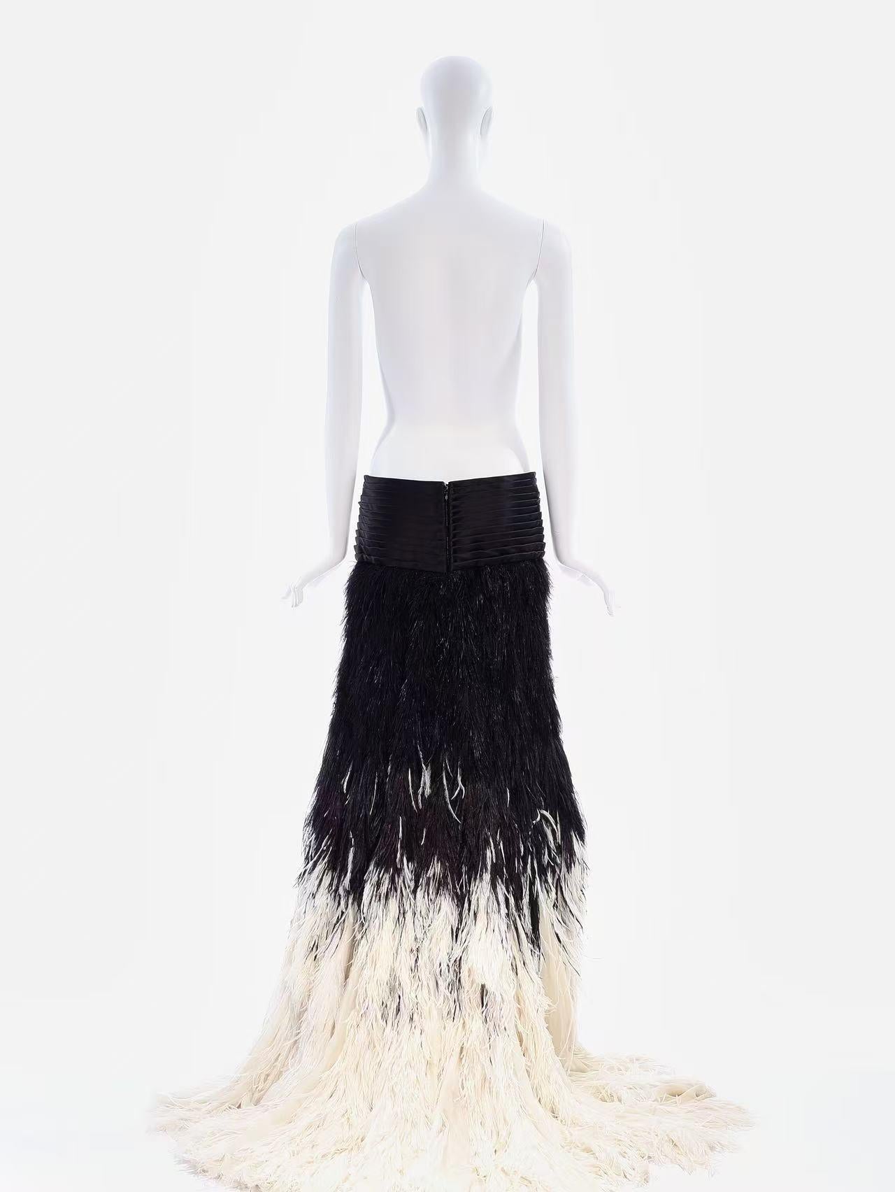 Jean Paul Gaultier Herbst 2011 Haute Couture Ombre Feder Herrenrock (FR 50) im Angebot 6