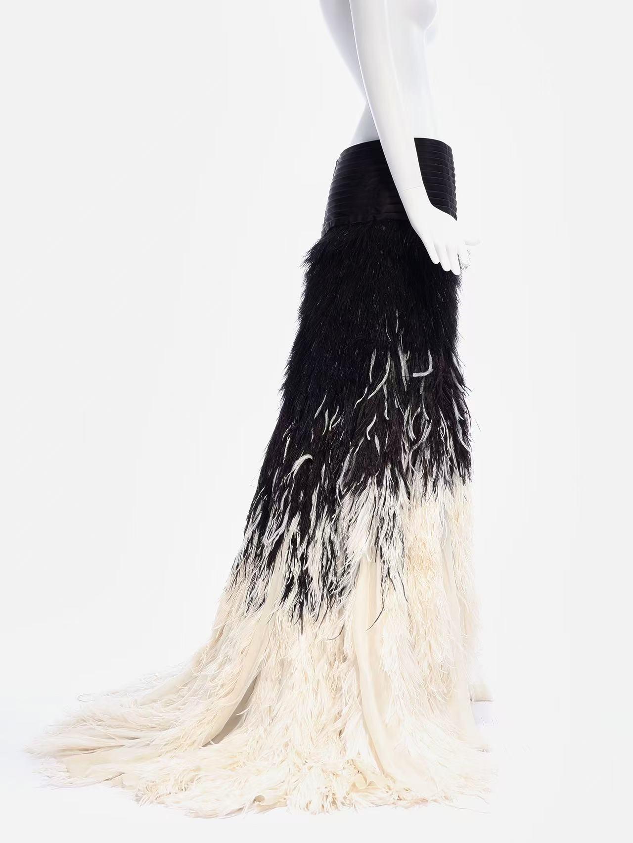 Jean Paul Gaultier Herbst 2011 Haute Couture Ombre Feder Herrenrock (FR 50) im Angebot 13