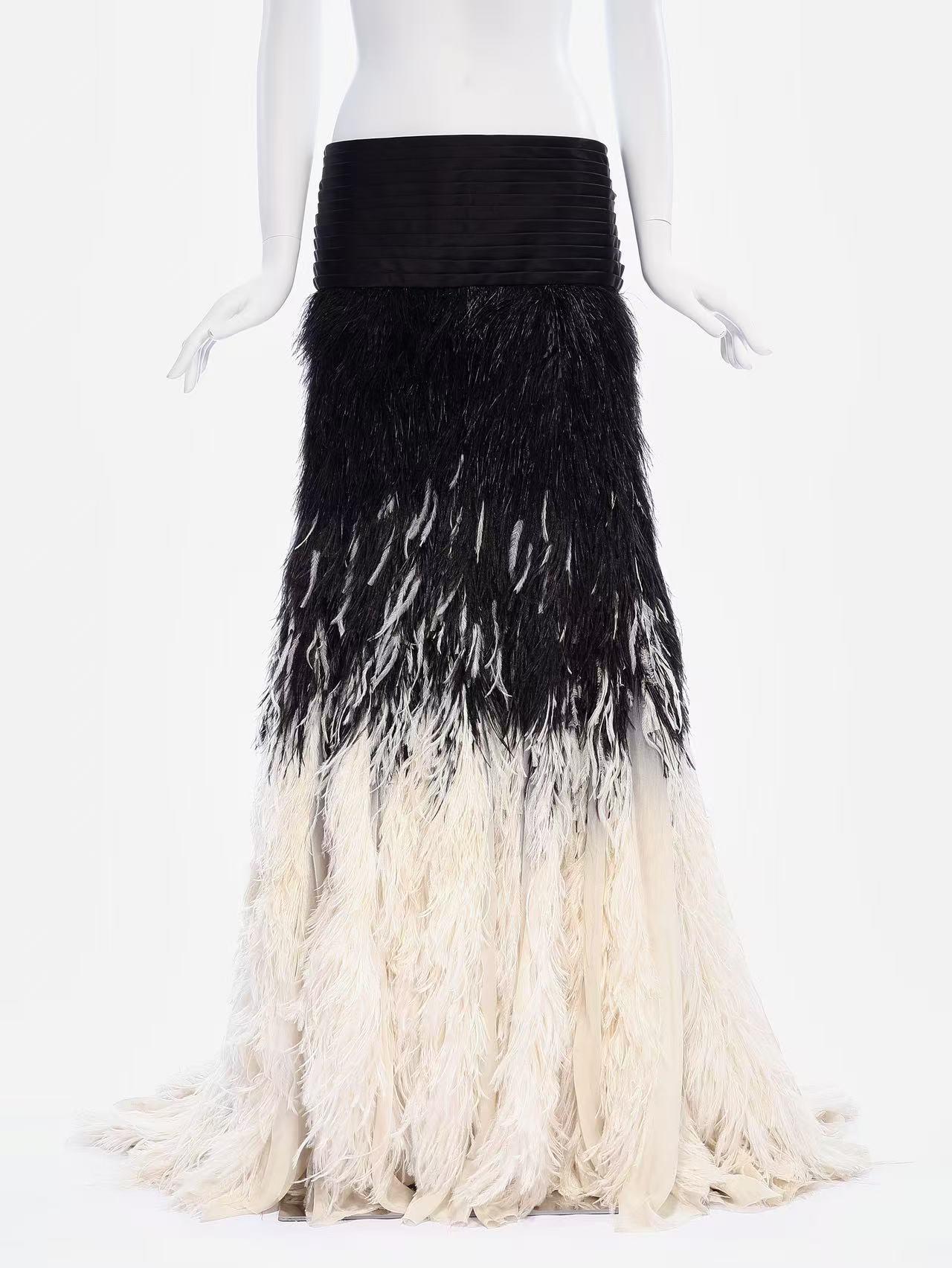 Jean Paul Gaultier Herbst 2011 Haute Couture Ombre Feder Herrenrock (FR 50) im Angebot 1