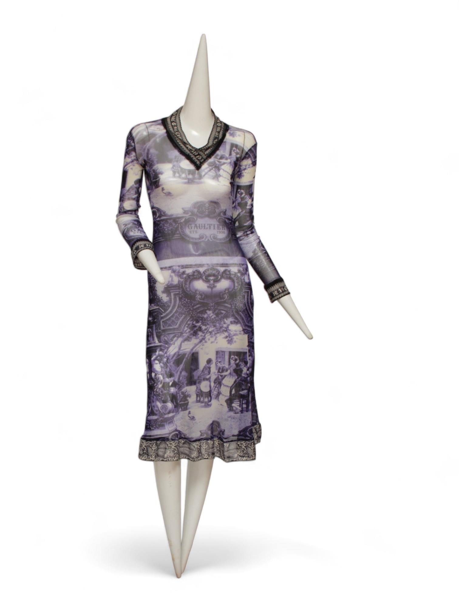 De las mujeres JEAN PAUL GAULTIER, escena de patio francés, vestido largo azul y blanco con negro en venta