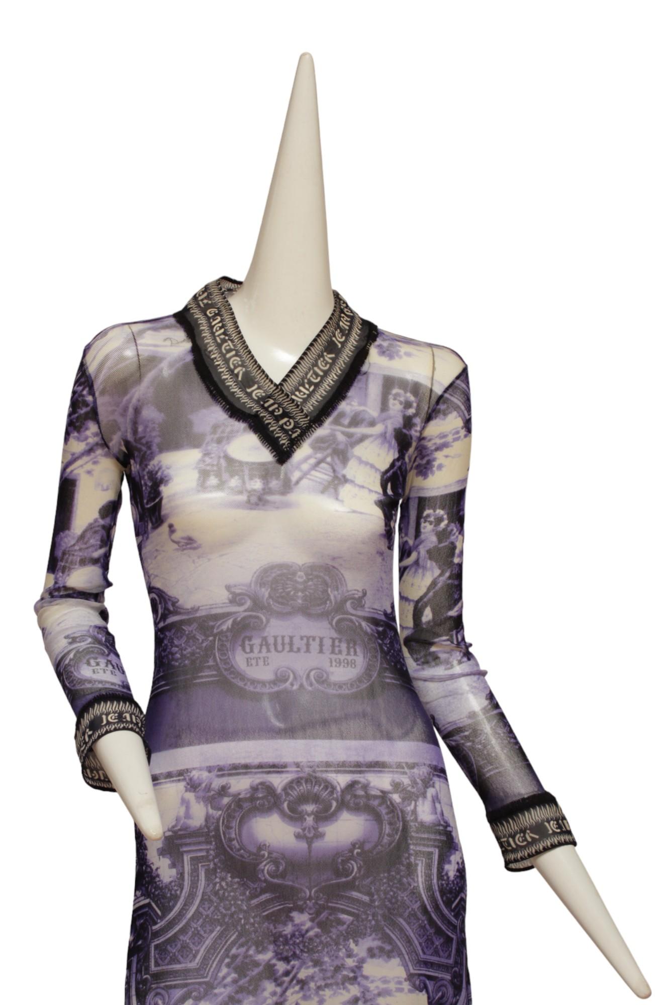 JEAN PAUL GAULTIER, escena de patio francés, vestido largo azul y blanco con negro en venta 3