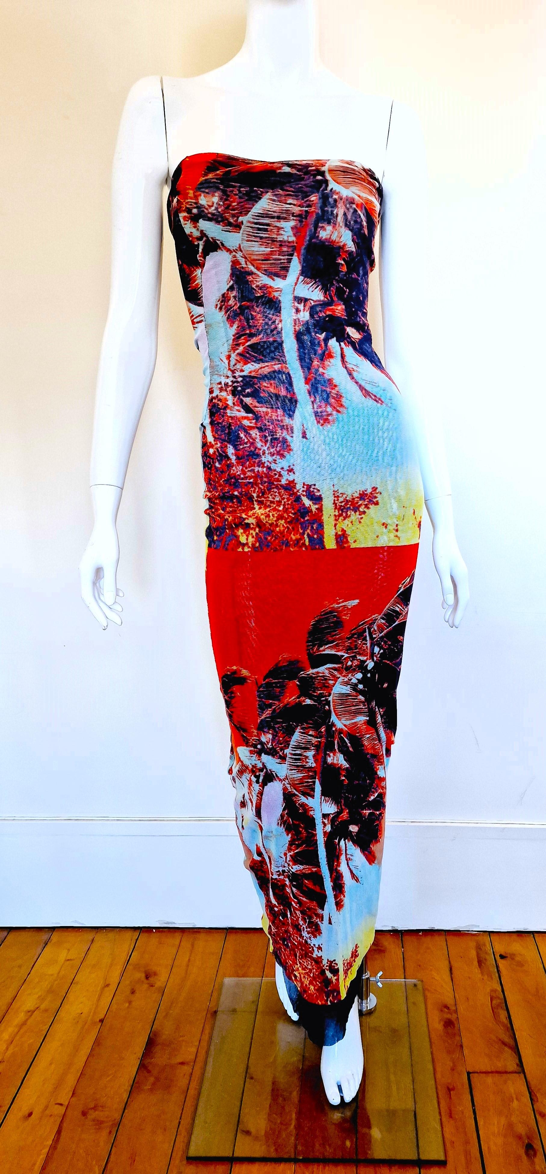 Robe en maille palmier tropicale de Jean Paul Gaultier !
Étonnante robe bustier en maille ou 
