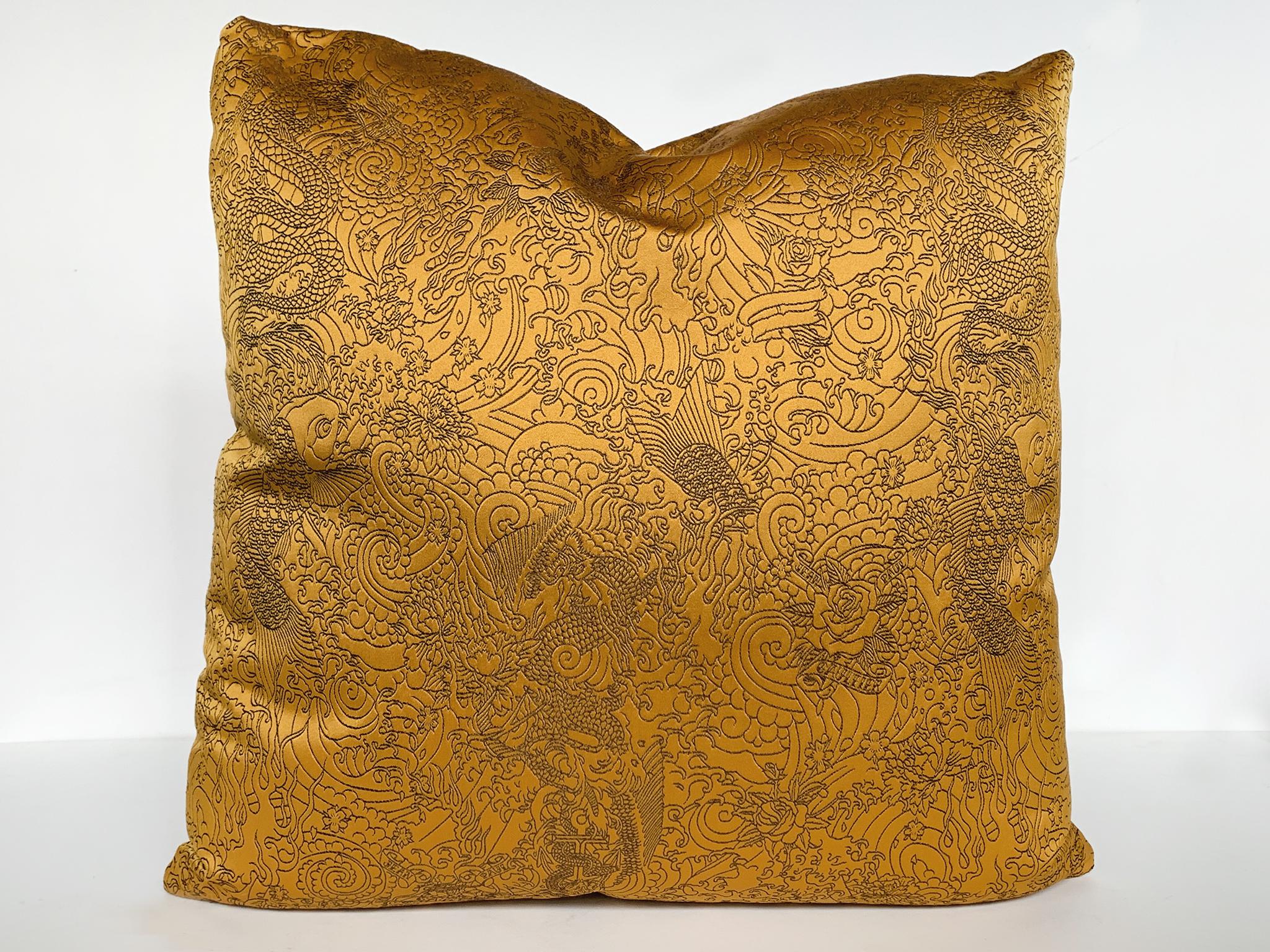 Almohadas de jacquard de satén dorado Jean Paul Gaultier - Un par Chinoiserie en venta