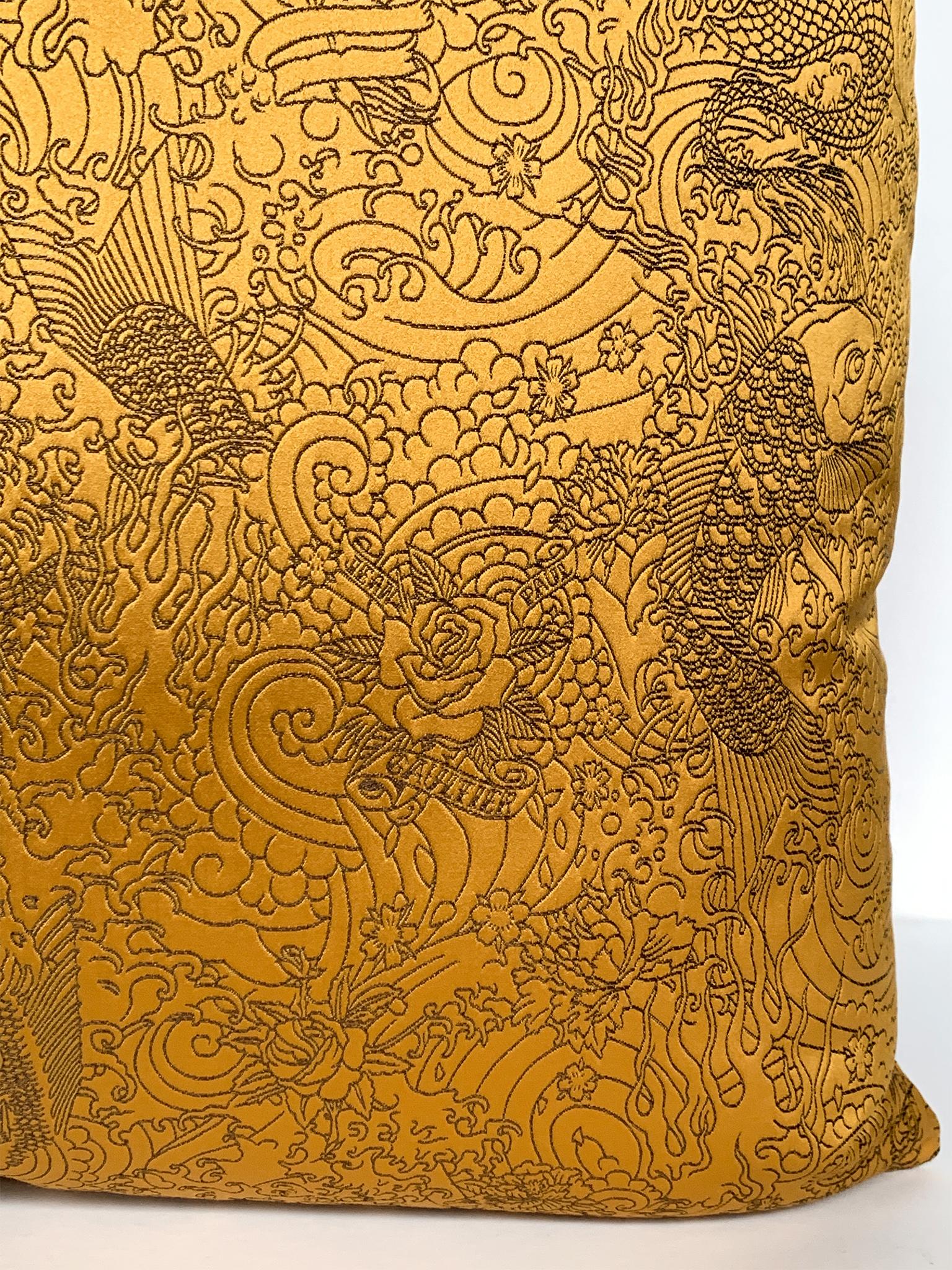 Almohadas de jacquard de satén dorado Jean Paul Gaultier - Un par Estadounidense en venta